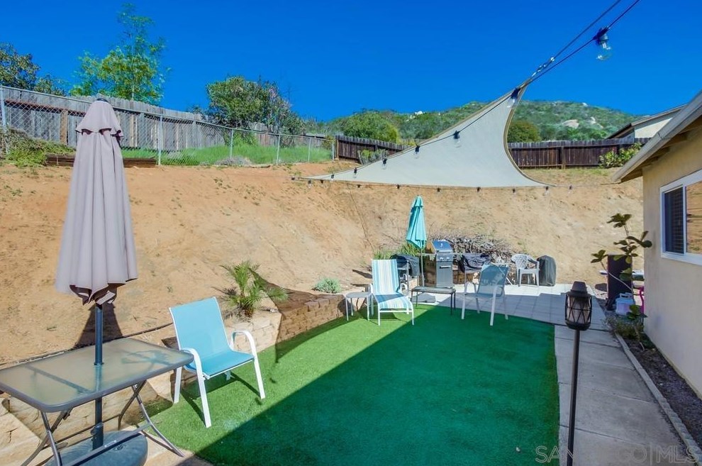 12752 Roberto Way, Poway CA  92064-2631 exterior