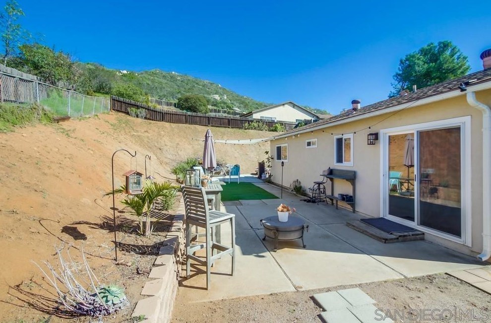 12752 Roberto Way, Poway CA  92064-2631 exterior