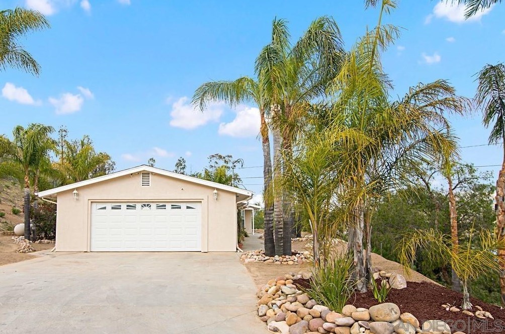 12820 Claire Dr, Poway CA  92064-5825 exterior