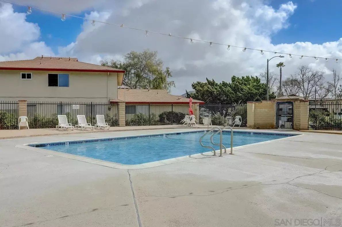 9851 Mission Viejo Ct, Santee CA  92071-4248 exterior