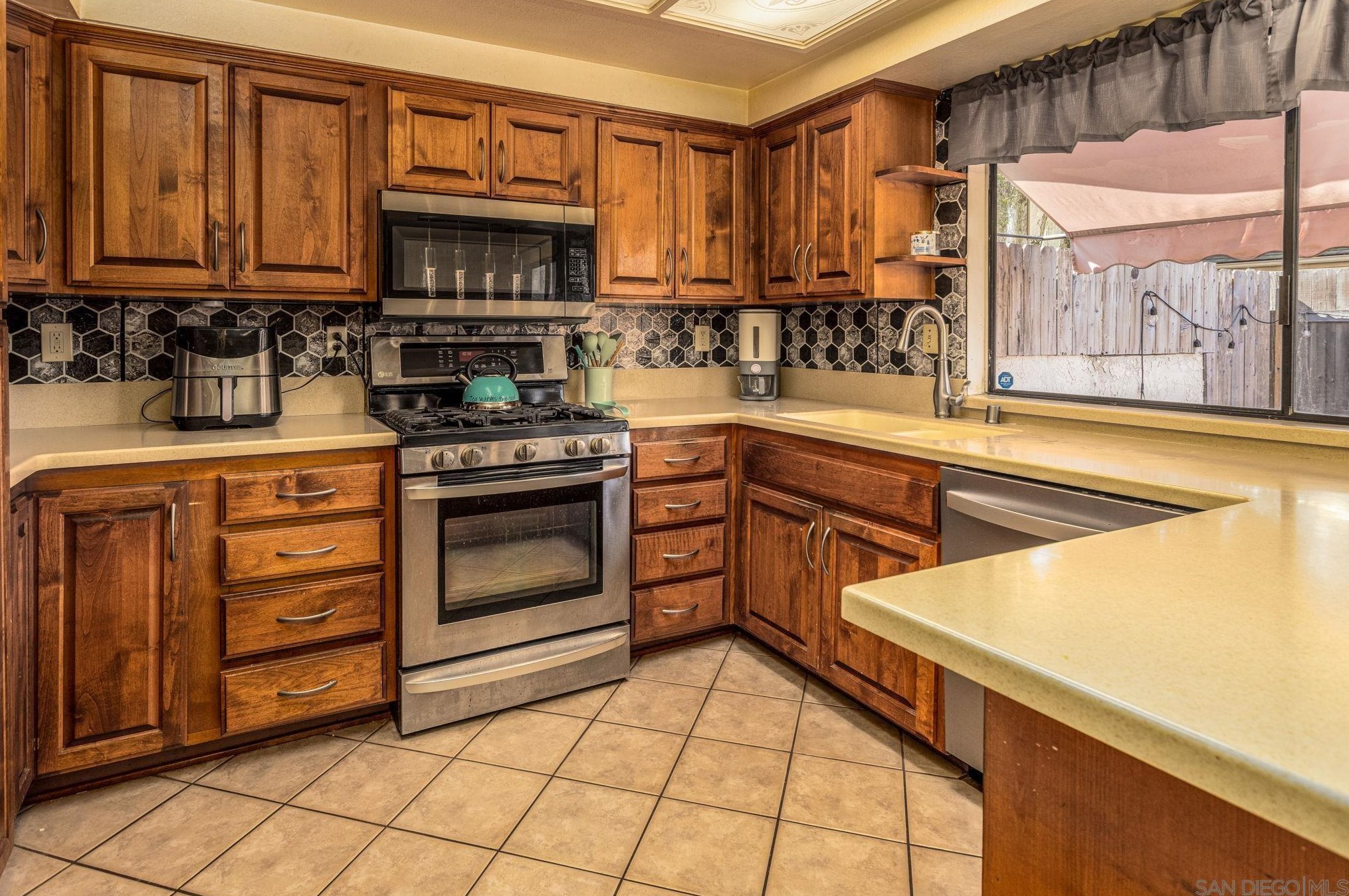 3030 Plaza Natalia, Bonita CA  91902-1607 exterior