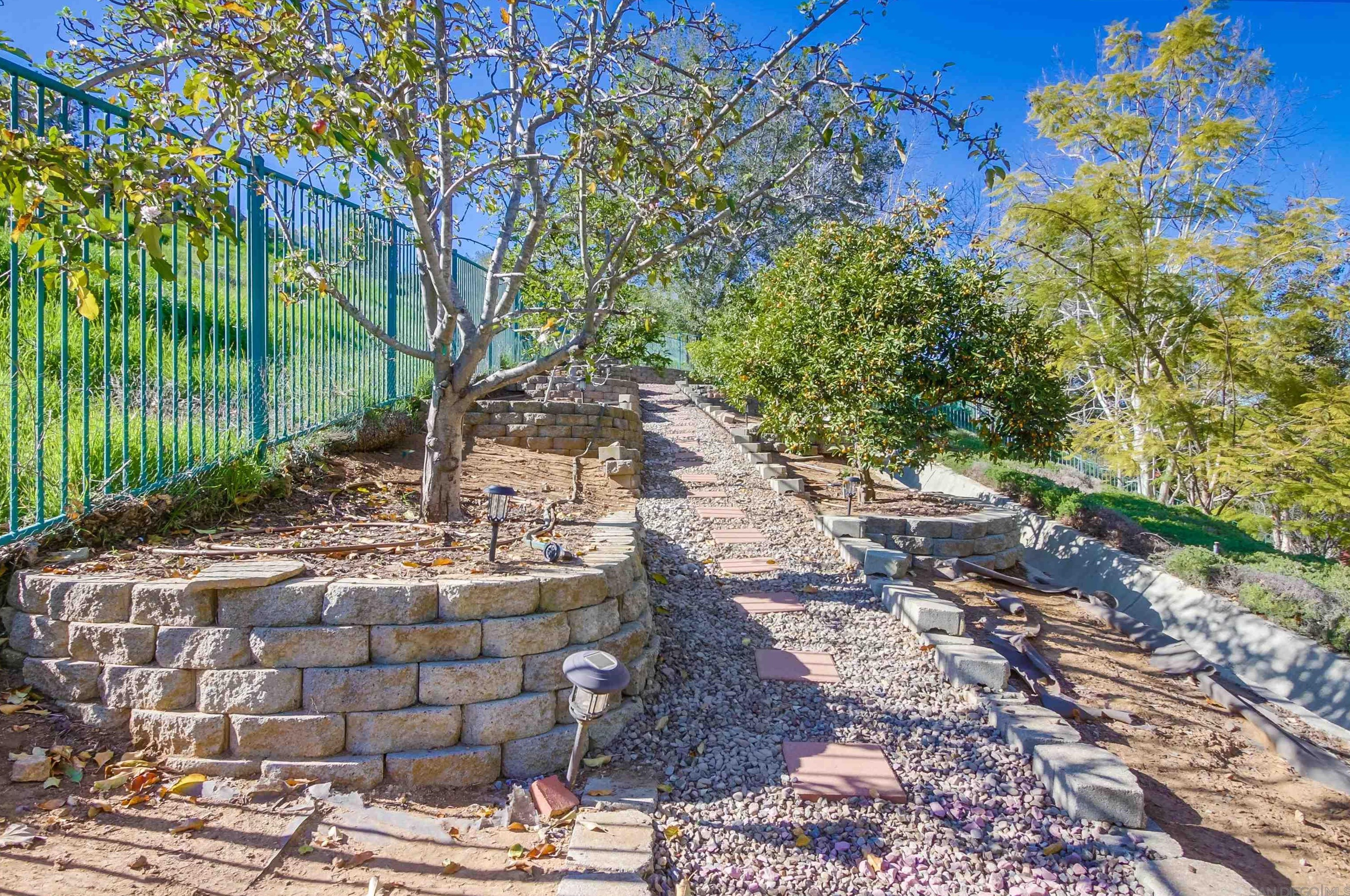 273 Oak Valley Ln, Escondido CA  92027-5338 exterior