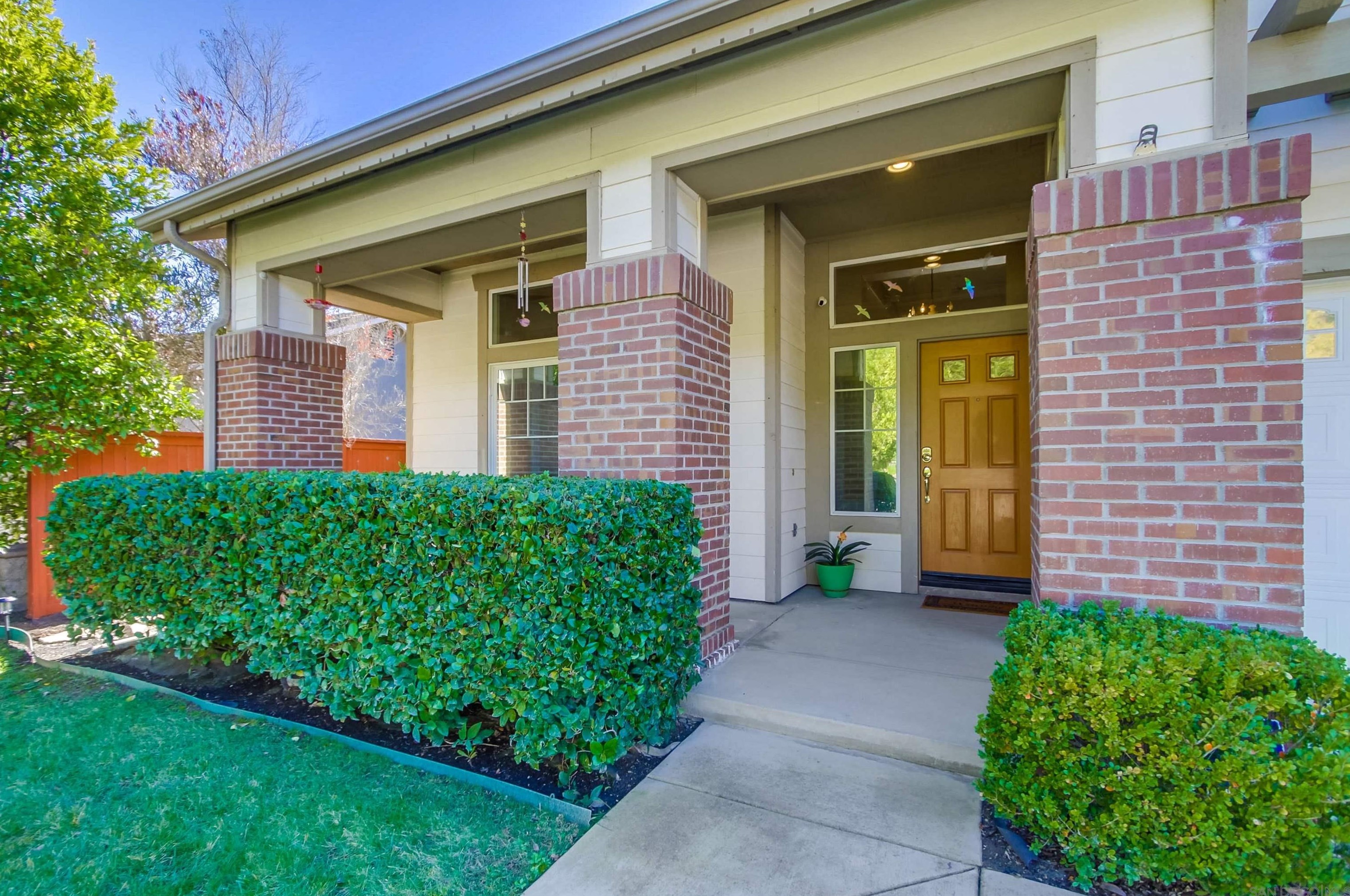 273 Oak Valley Ln, Escondido CA  92027-5338 exterior