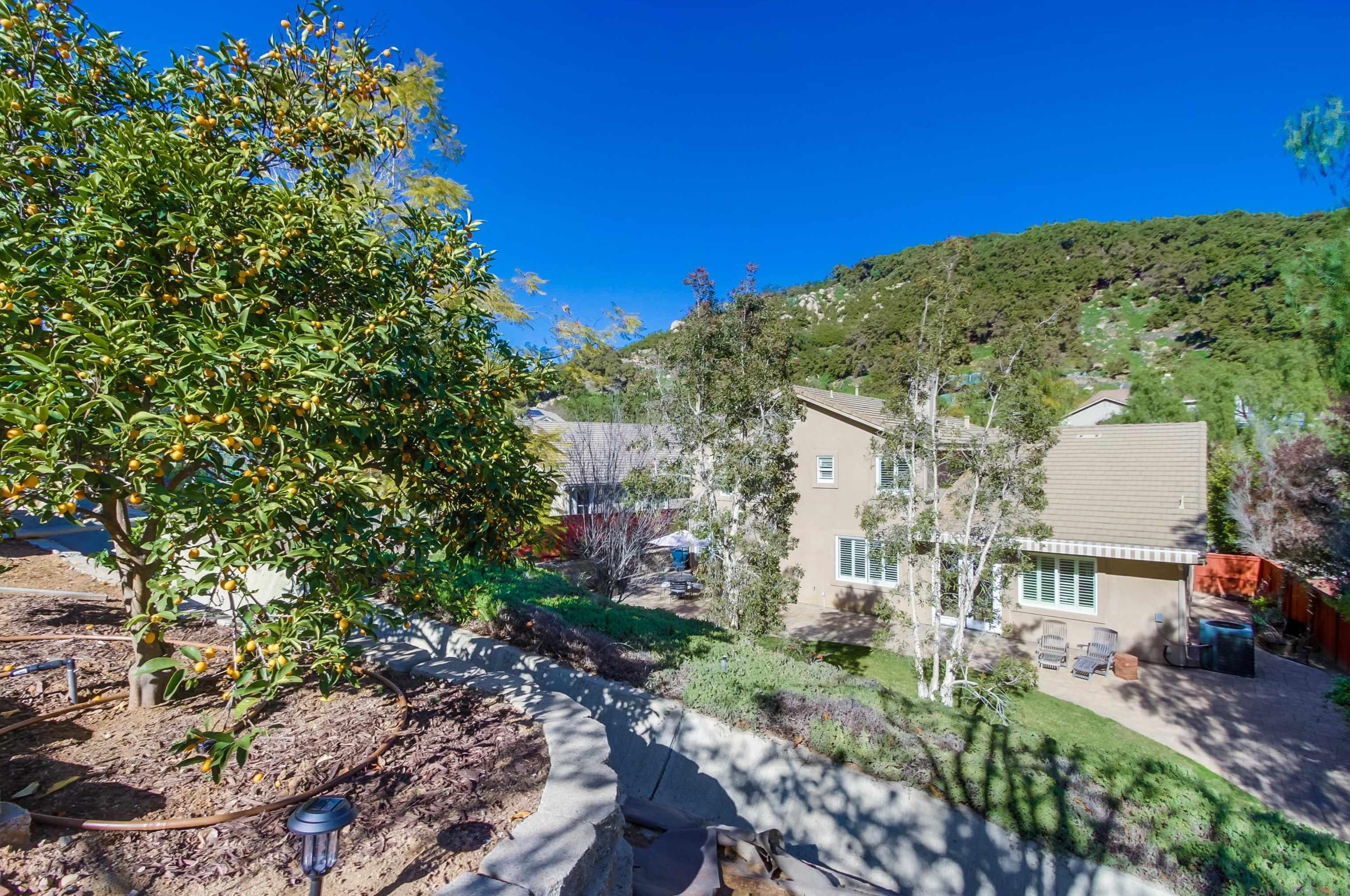 273 Oak Valley Ln, Escondido CA  92027-5338 exterior