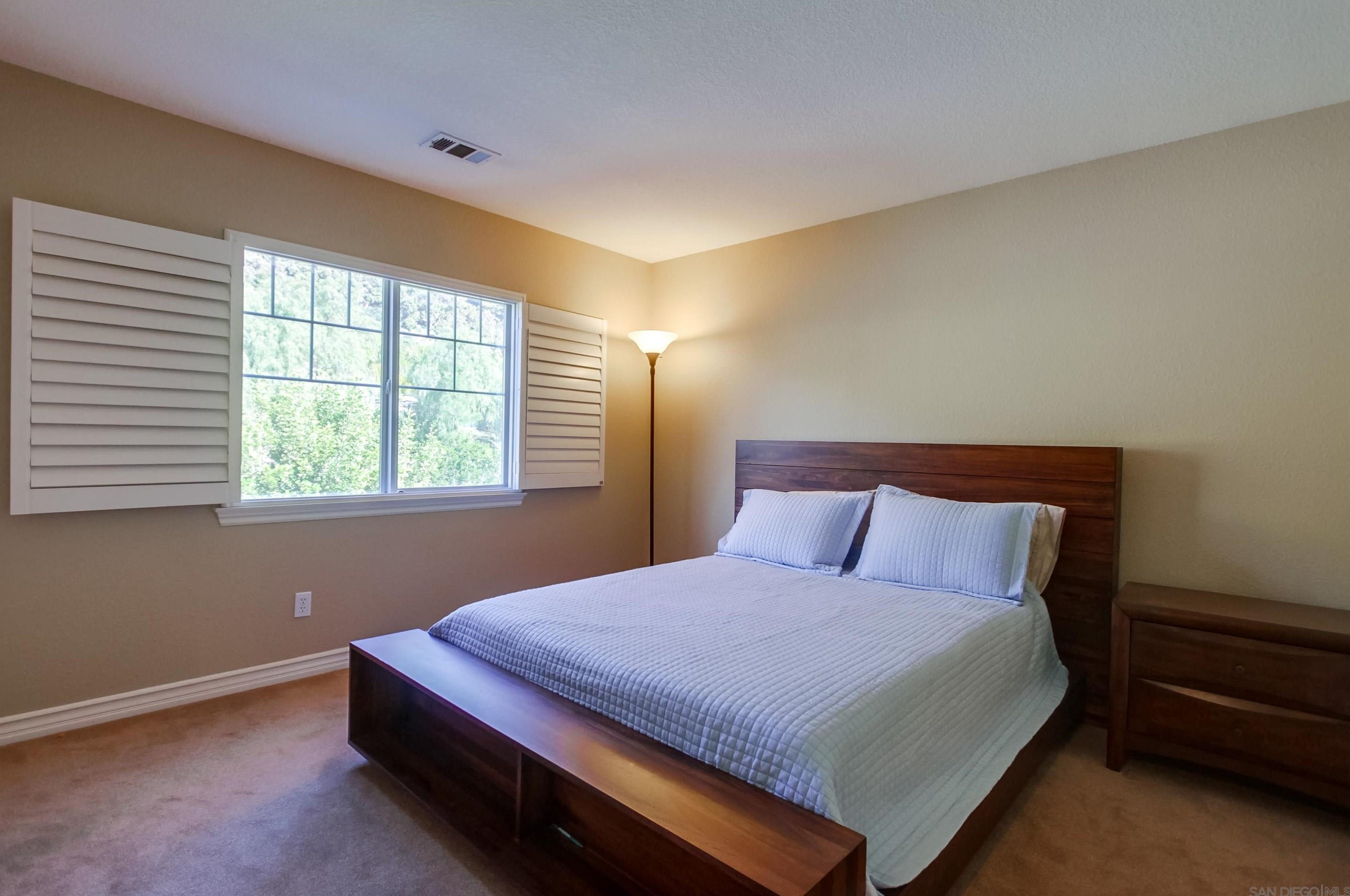 273 Oak Valley Ln, Escondido CA  92027-5338 exterior