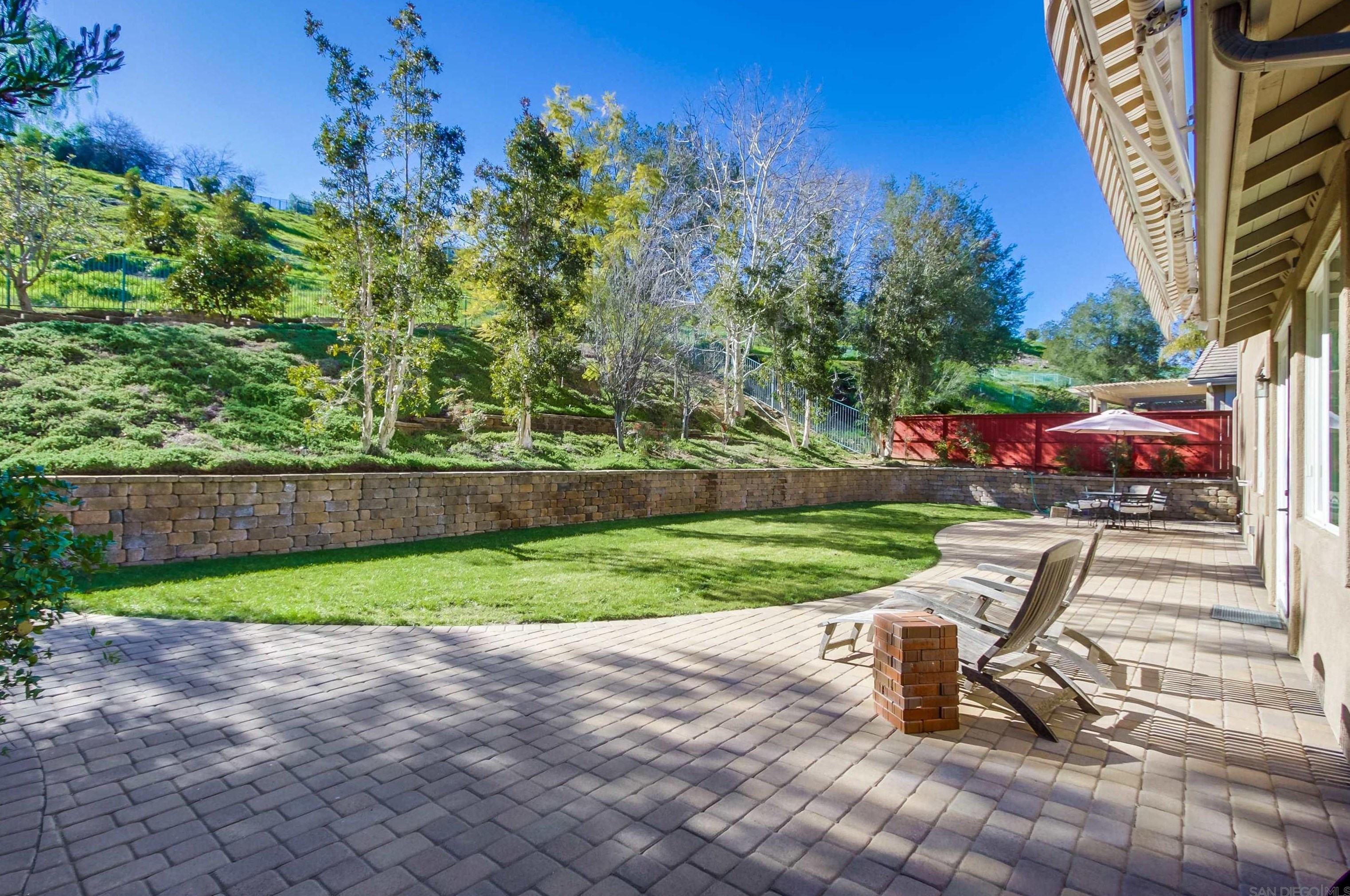 273 Oak Valley Ln, Escondido CA  92027-5338 exterior