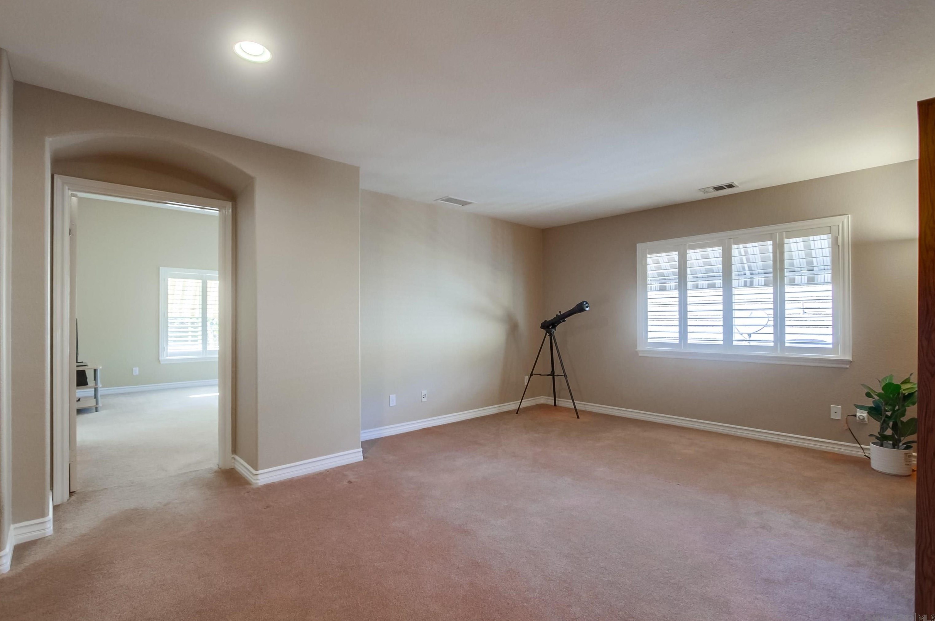 273 Oak Valley Ln, Escondido CA  92027-5338 exterior