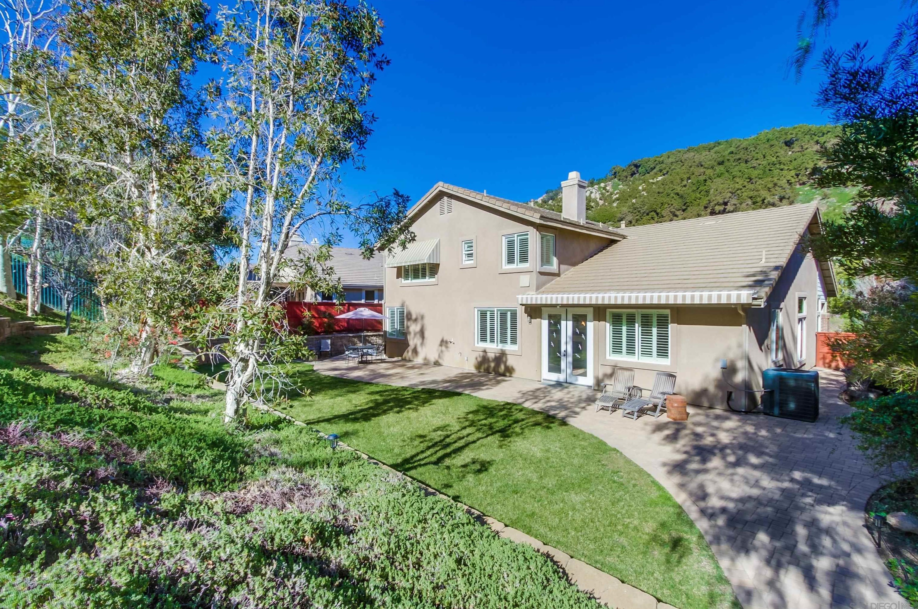 273 Oak Valley Ln, Escondido CA  92027-5338 exterior