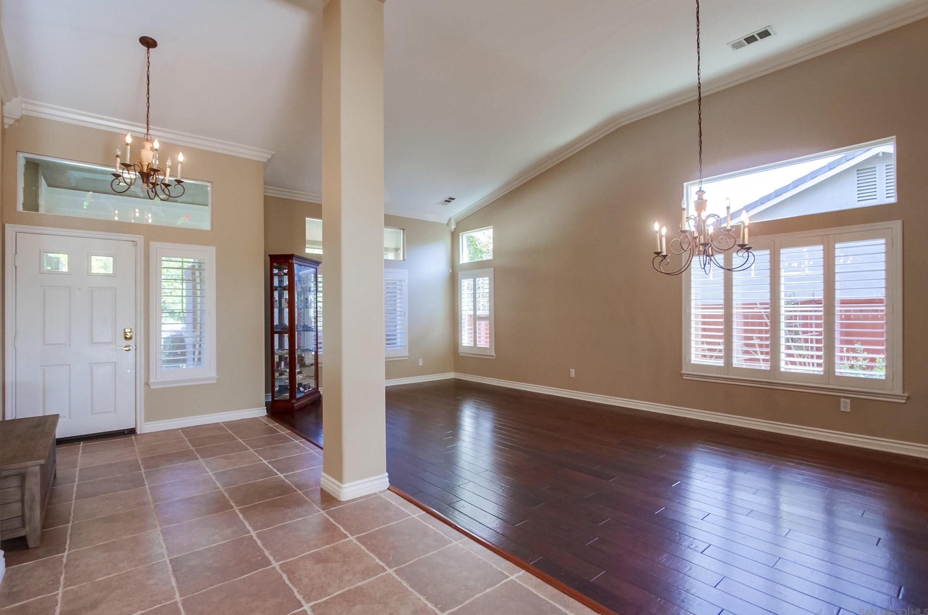 273 Oak Valley Ln, Escondido CA  92027-5338 exterior