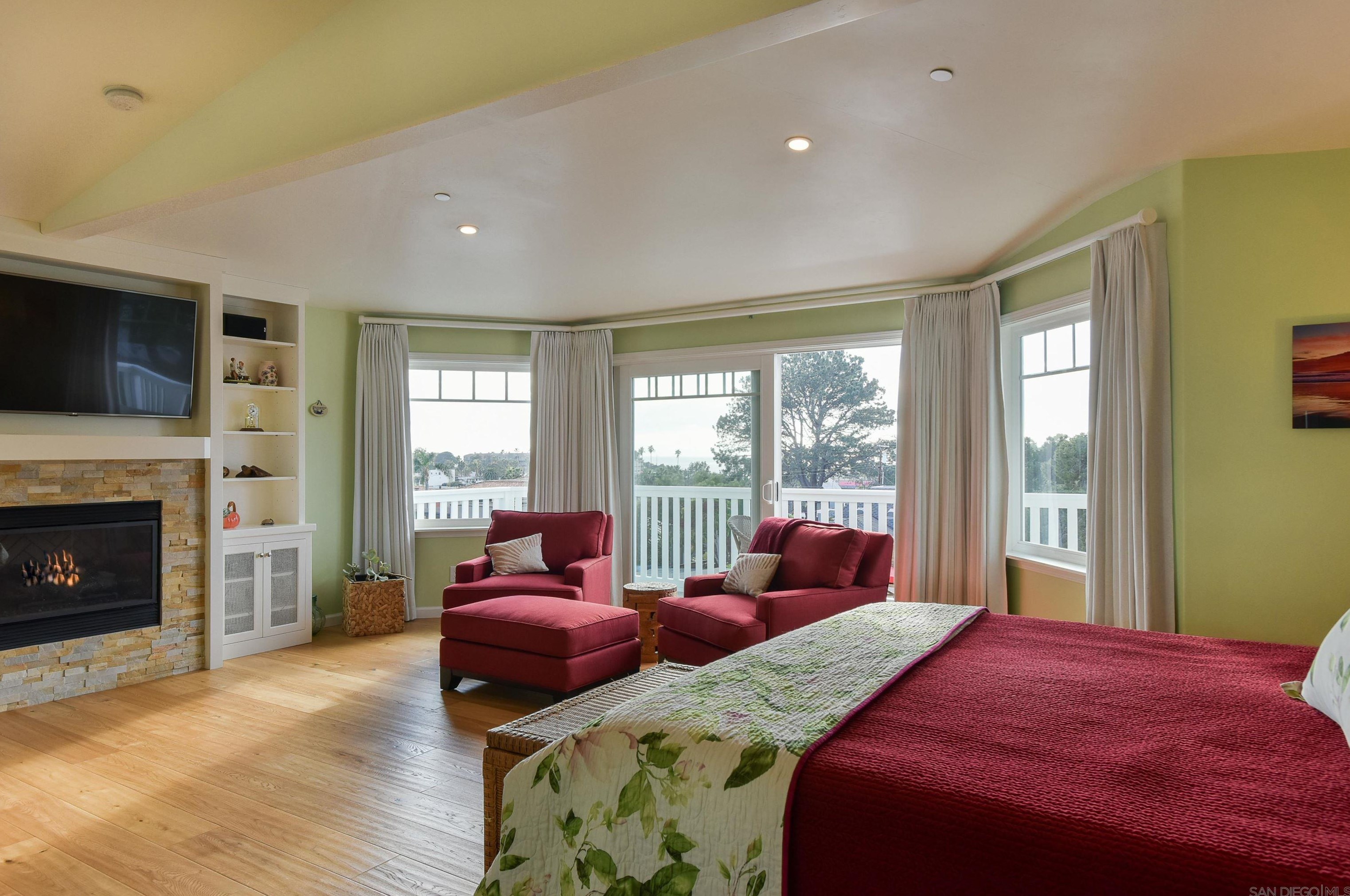 222-24 Barbara Ave, Solana Beach CA  92075-1232 exterior