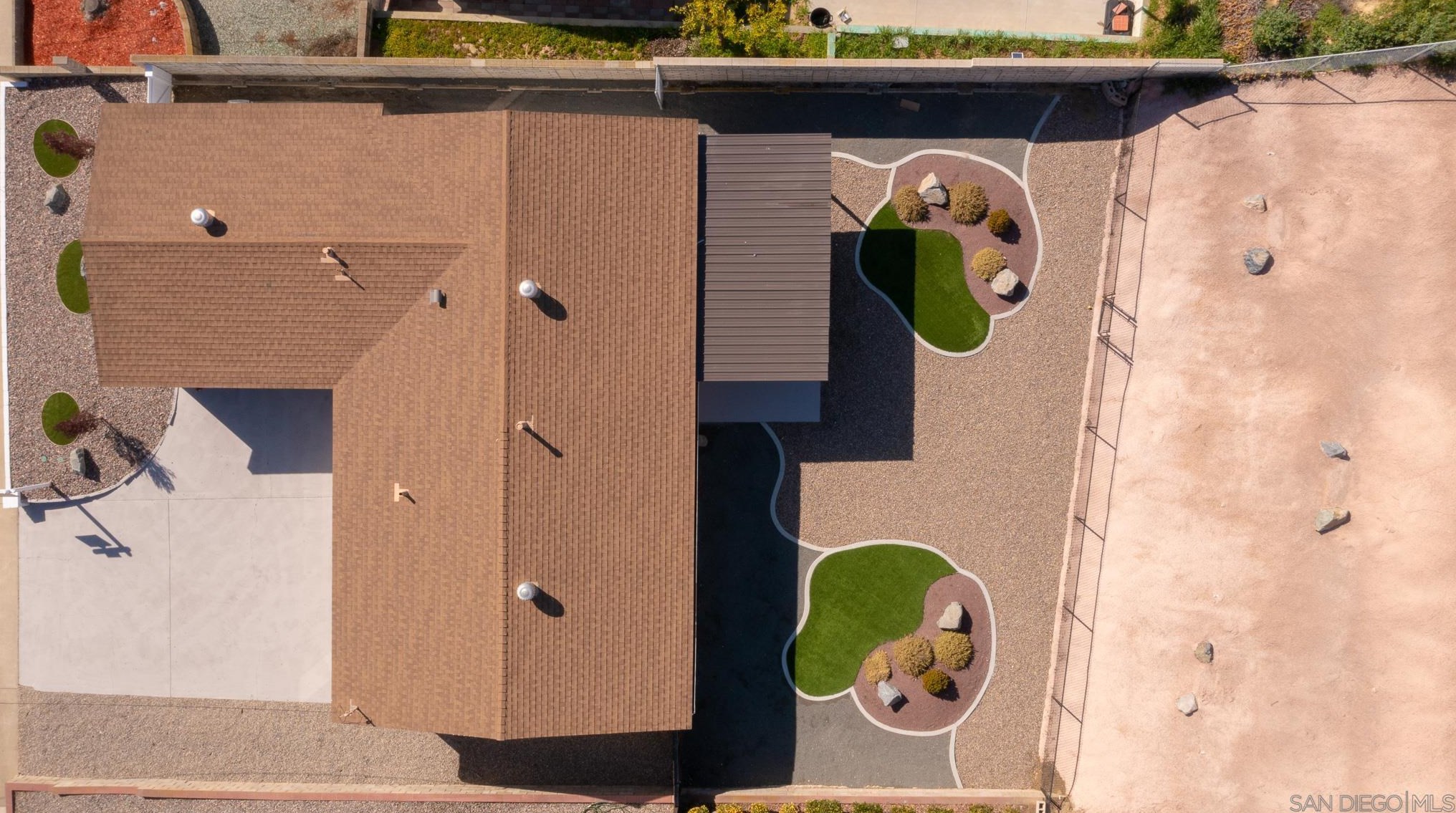 553 Douglas St, Chula Vista CA  91910-6404 exterior