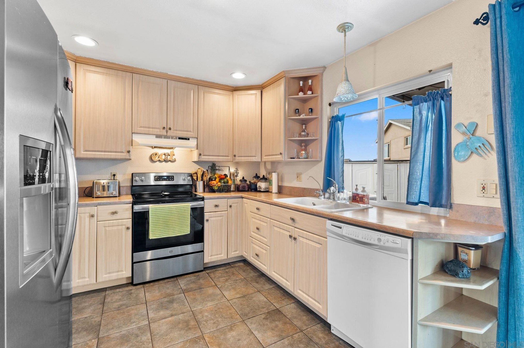 463 Thrush St, Chula Vista CA  91911-3846 exterior