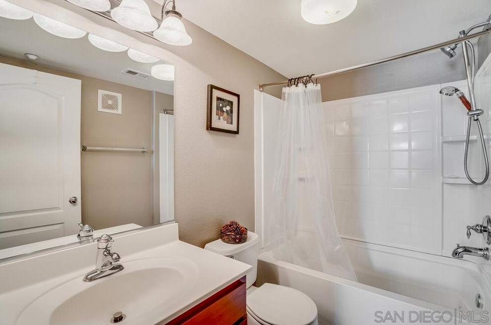 1593 Hackberry Pl, Chula Vista CA  91915-1709 exterior