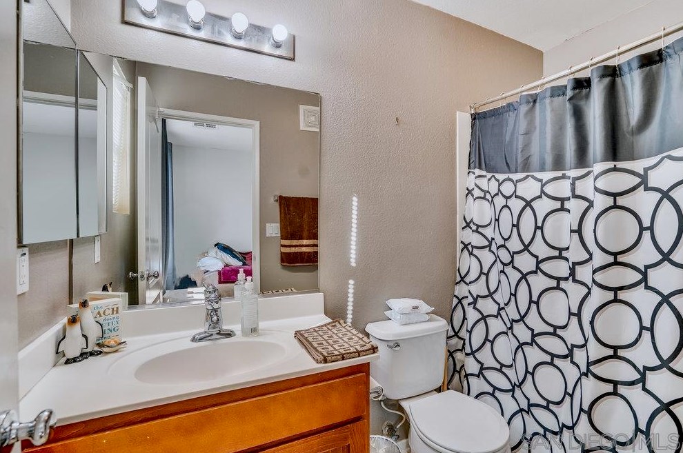 1593 Hackberry Pl, Chula Vista CA  91915-1709 exterior