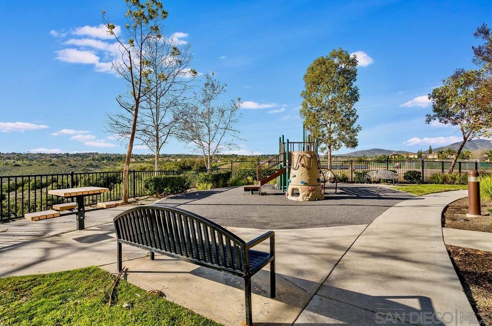 1593 Hackberry Pl, Chula Vista CA  91915-1709 exterior