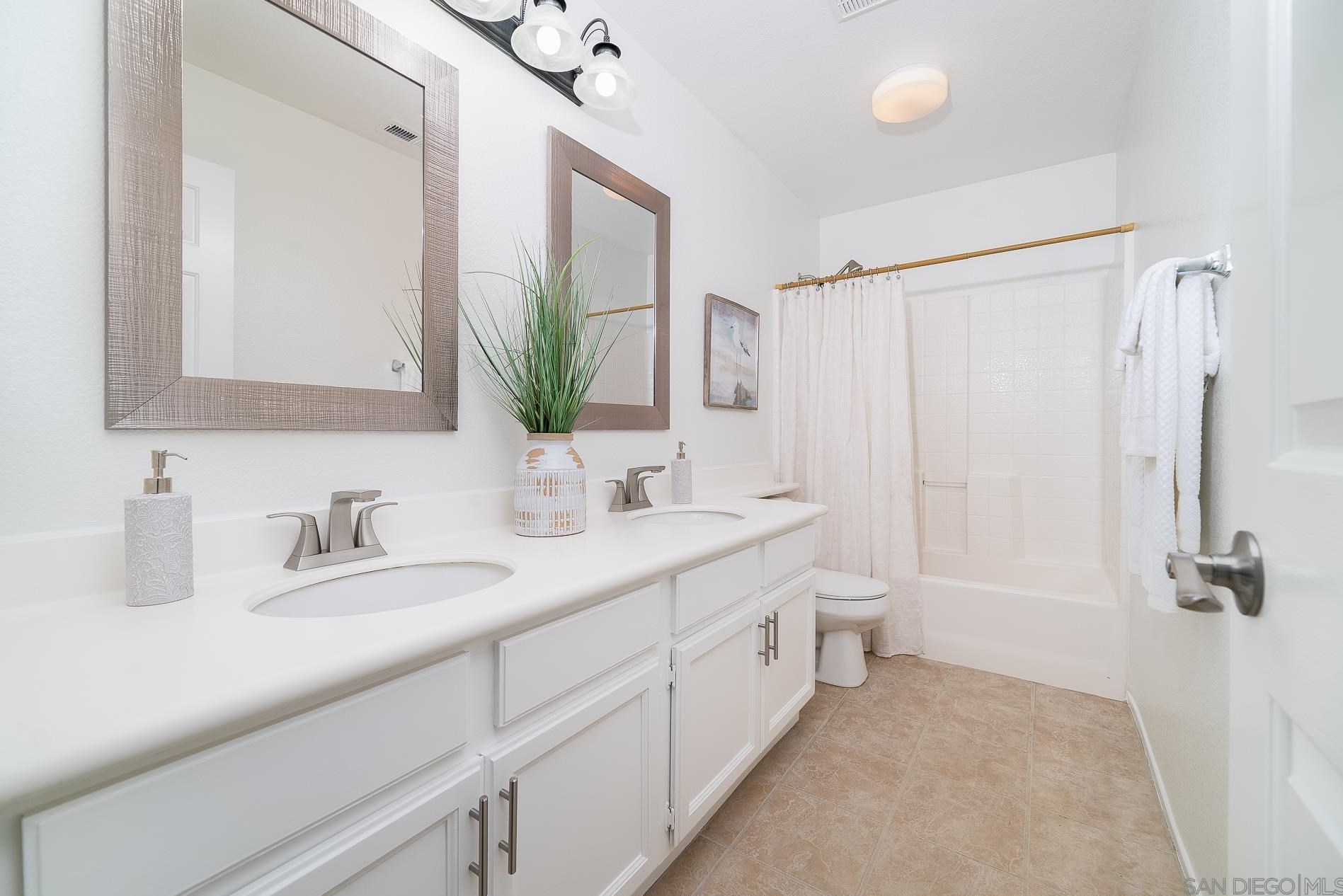 2425 Steamboat Springs Ct, Chula Vista CA  91915-2223 exterior