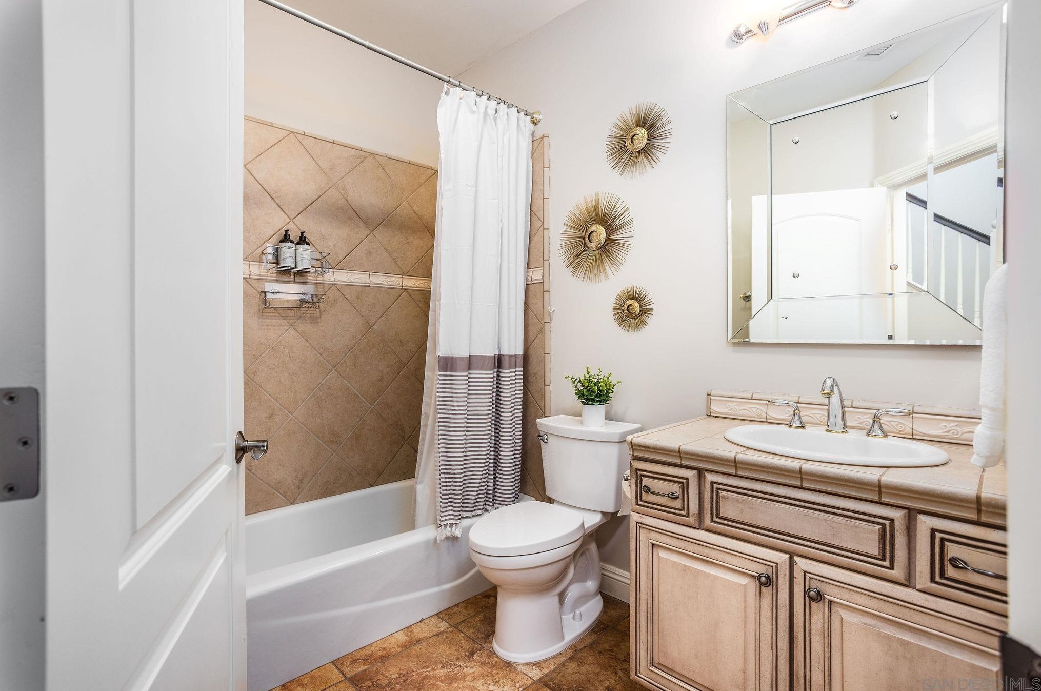 4003 Millagra Dr, Fallbrook CA  92028-8674 exterior