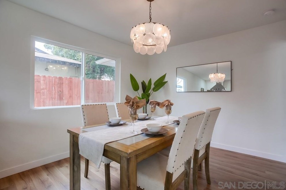 1811 Iris Way, Escondido CA  92027-1549 exterior