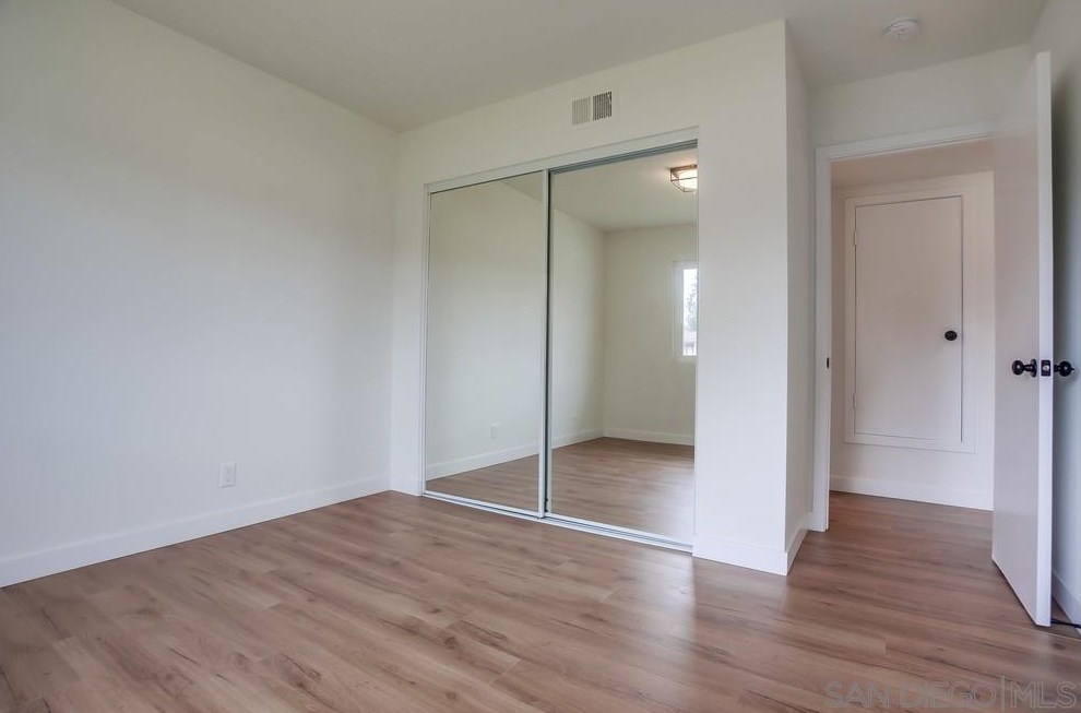 1811 Iris Way, Escondido CA  92027-1549 exterior