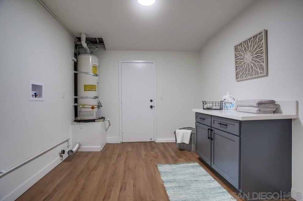 1811 Iris Way, Escondido CA  92027-1549 exterior