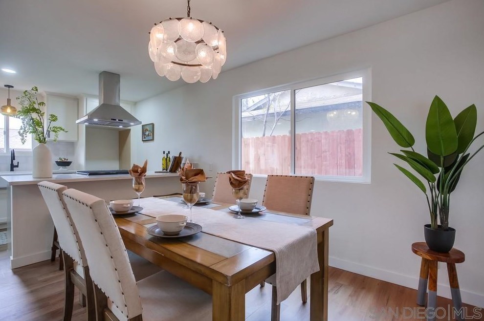 1811 Iris Way, Escondido CA  92027-1549 exterior