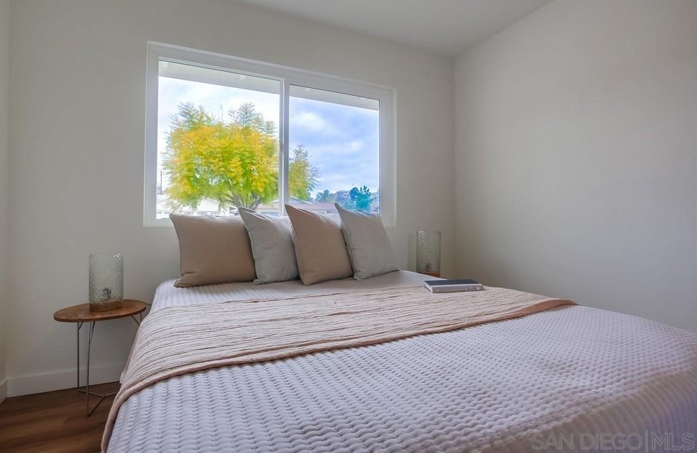 1811 Iris Way, Escondido CA  92027-1549 exterior