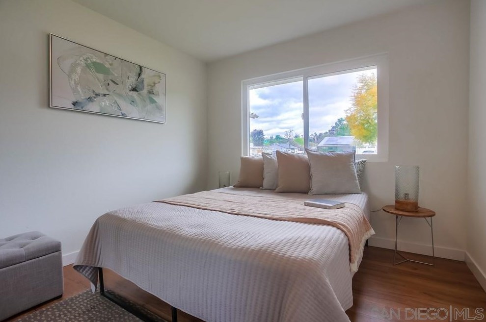 1811 Iris Way, Escondido CA  92027-1549 exterior