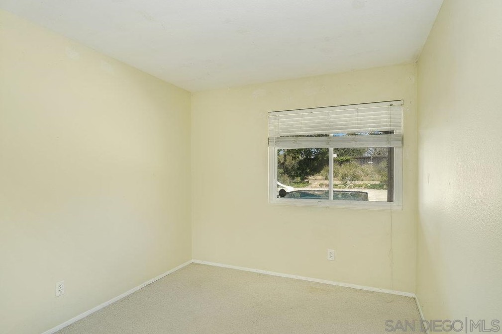 10008 Ledgeside St, Spring Valley CA  91977-7042 exterior