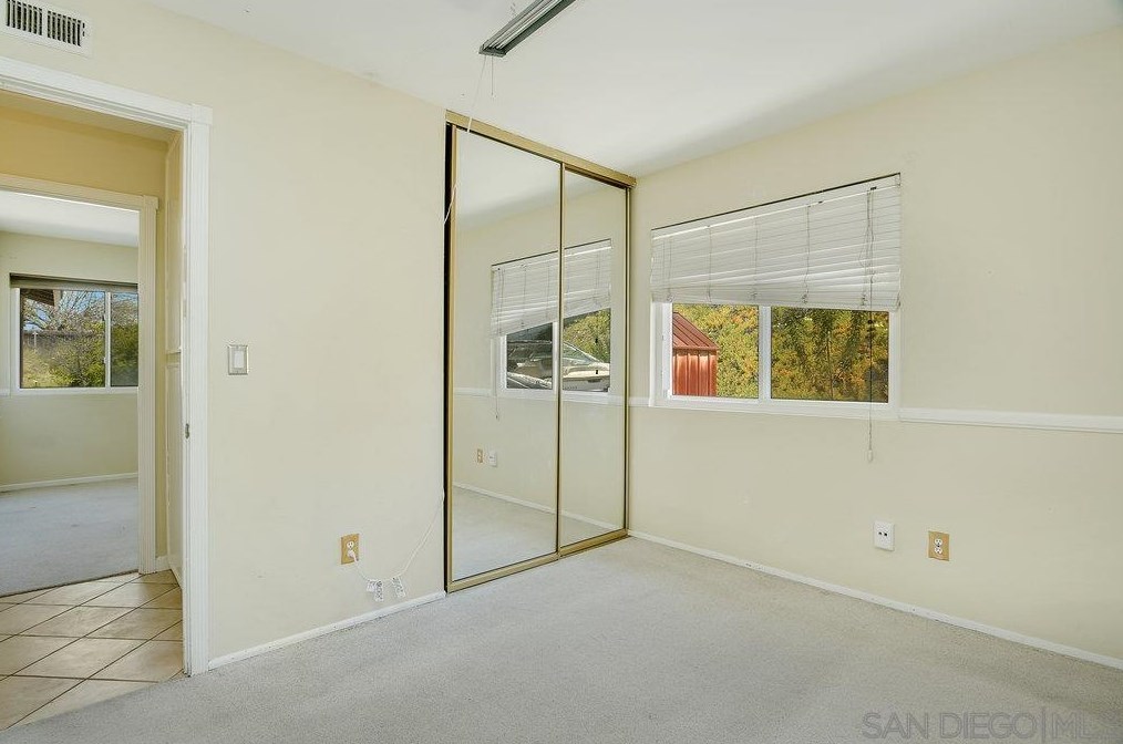 10008 Ledgeside St, Spring Valley CA  91977-7042 exterior