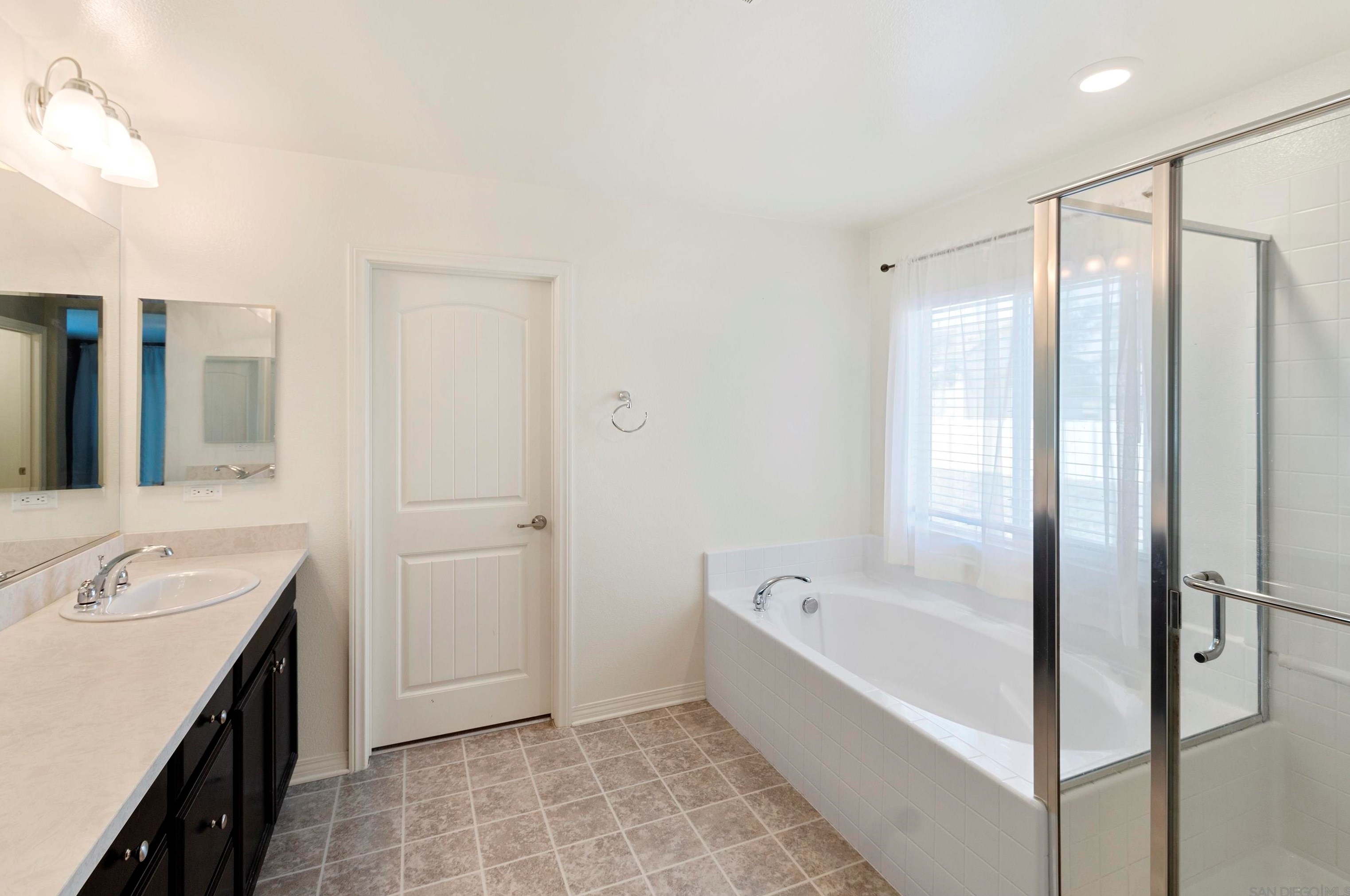 31584 Blossom Hill Ct, Murrieta CA  92563-3327 exterior