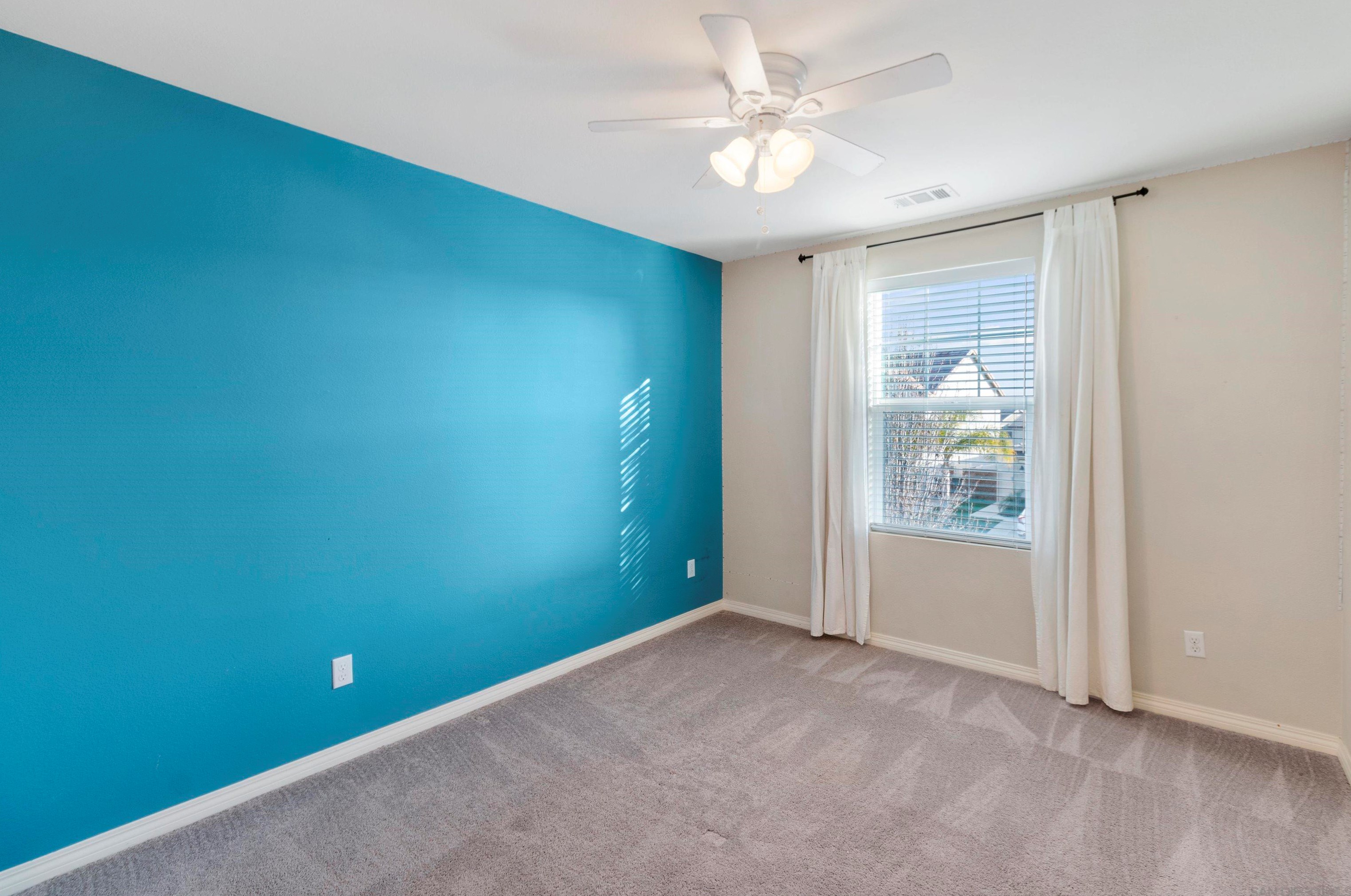 31584 Blossom Hill Ct, Murrieta CA  92563-3327 exterior