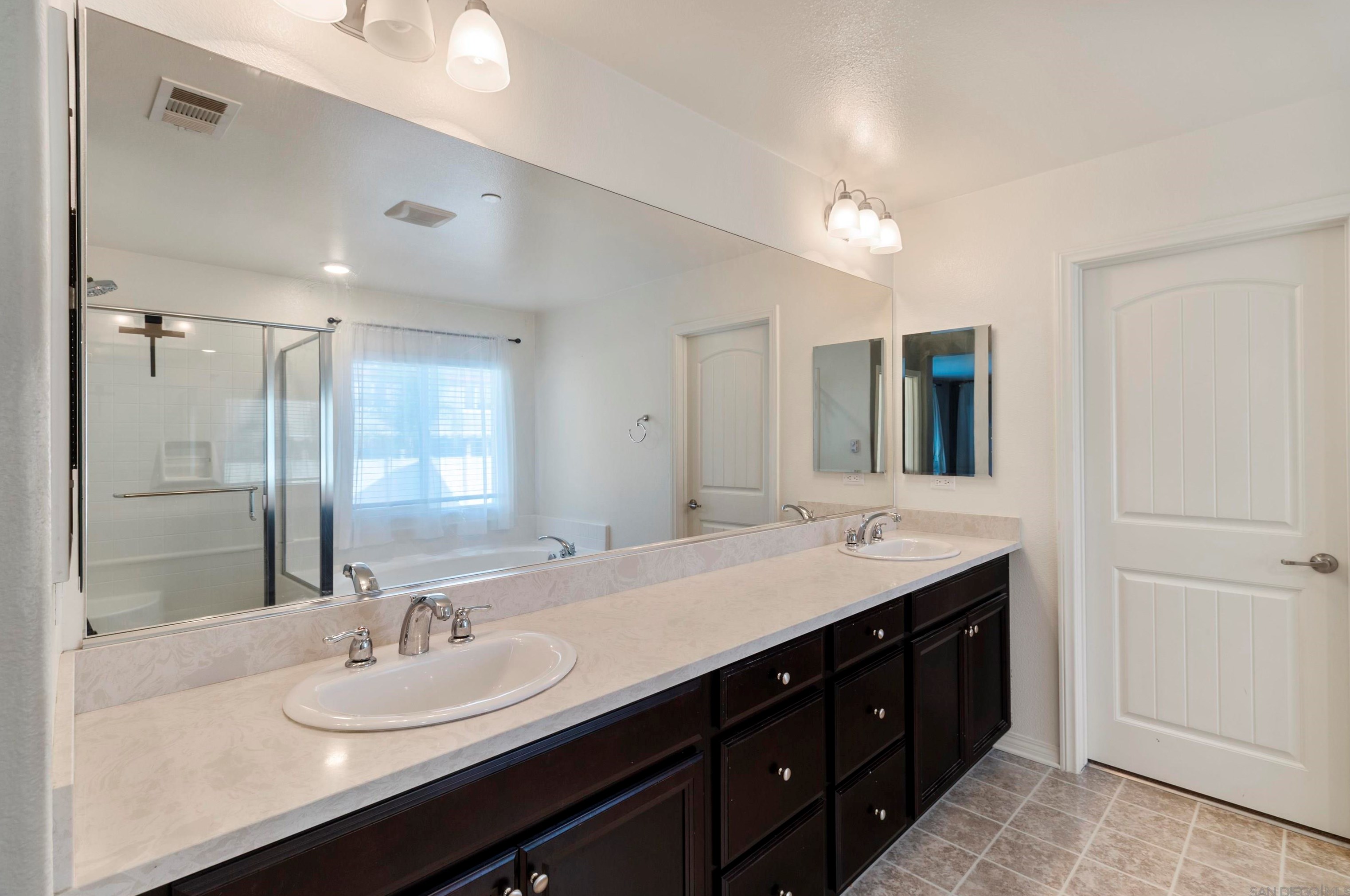 31584 Blossom Hill Ct, Murrieta CA  92563-3327 exterior