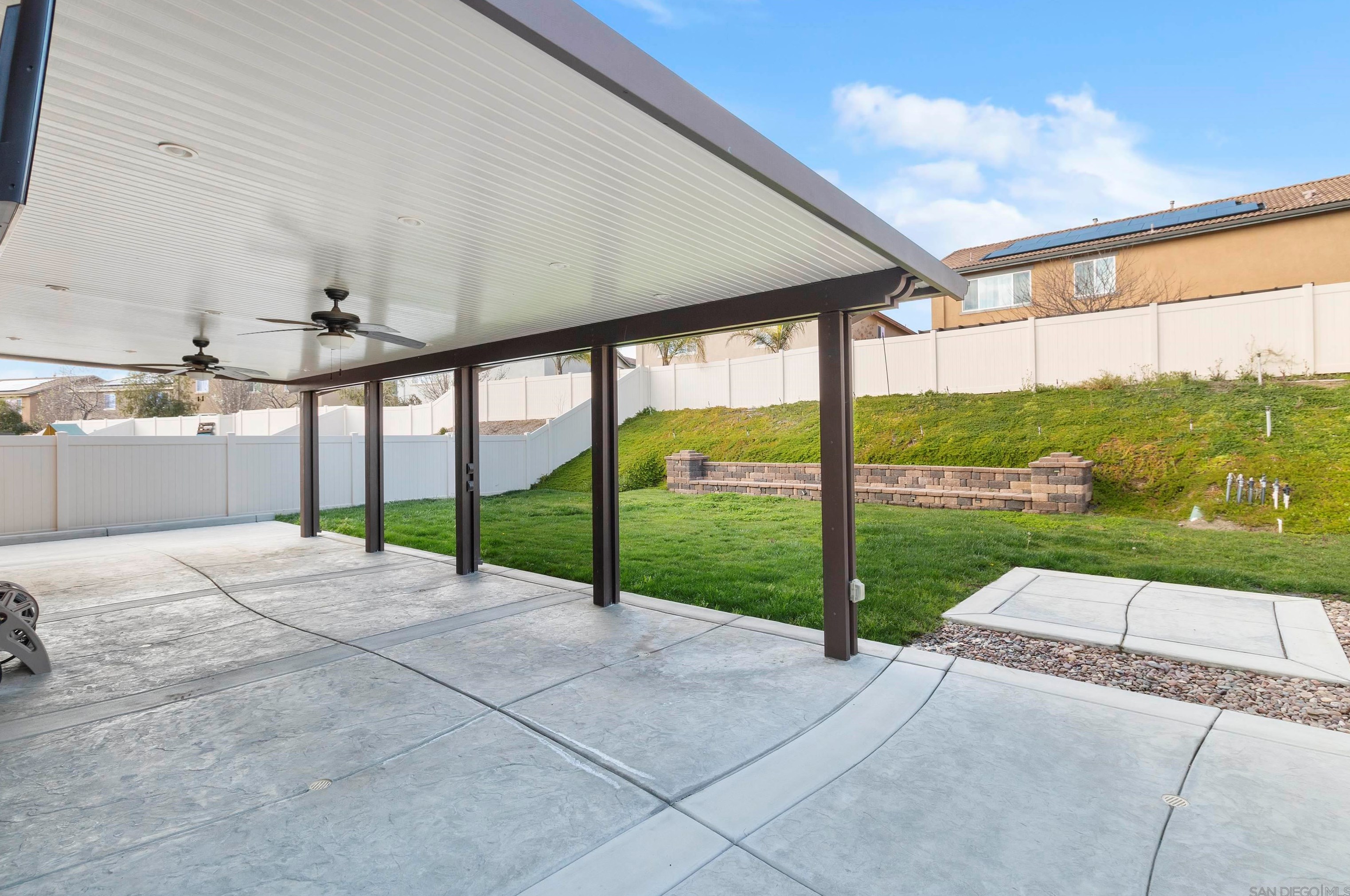 31584 Blossom Hill Ct, Murrieta CA  92563-3327 exterior