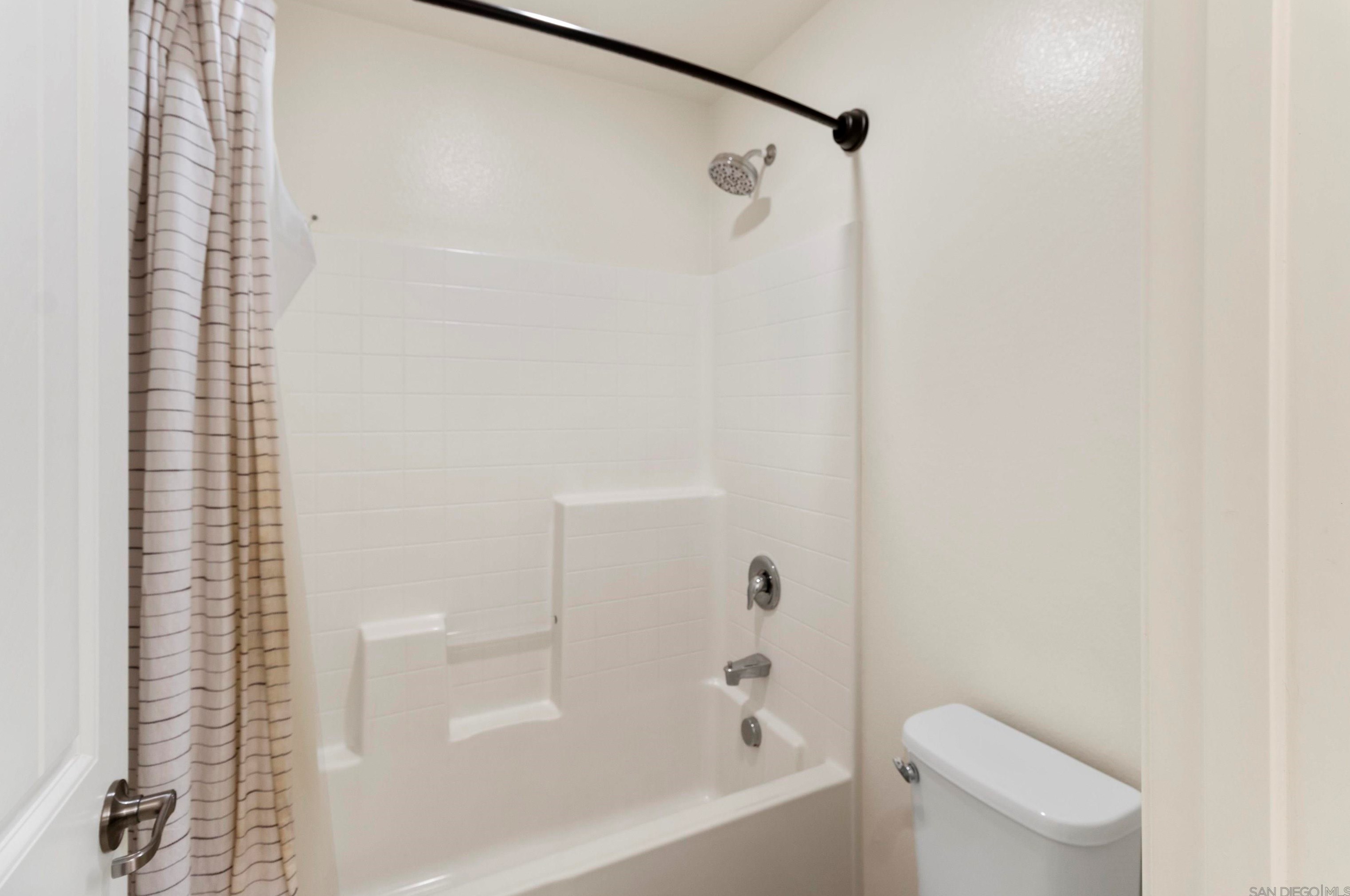 31584 Blossom Hill Ct, Murrieta CA  92563-3327 exterior