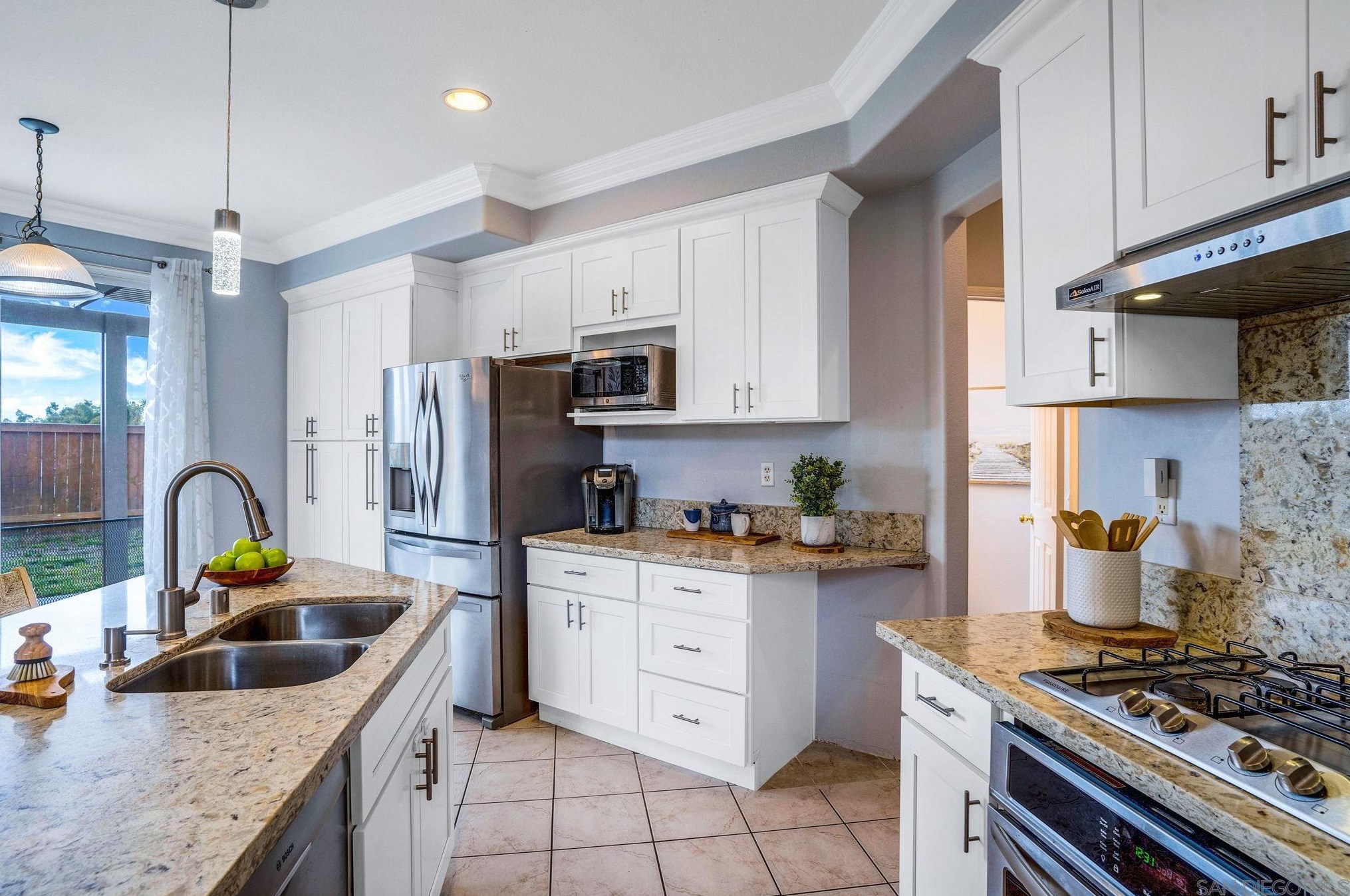 1080 Camino Del Sol, Chula Vista CA  91910-7063 exterior