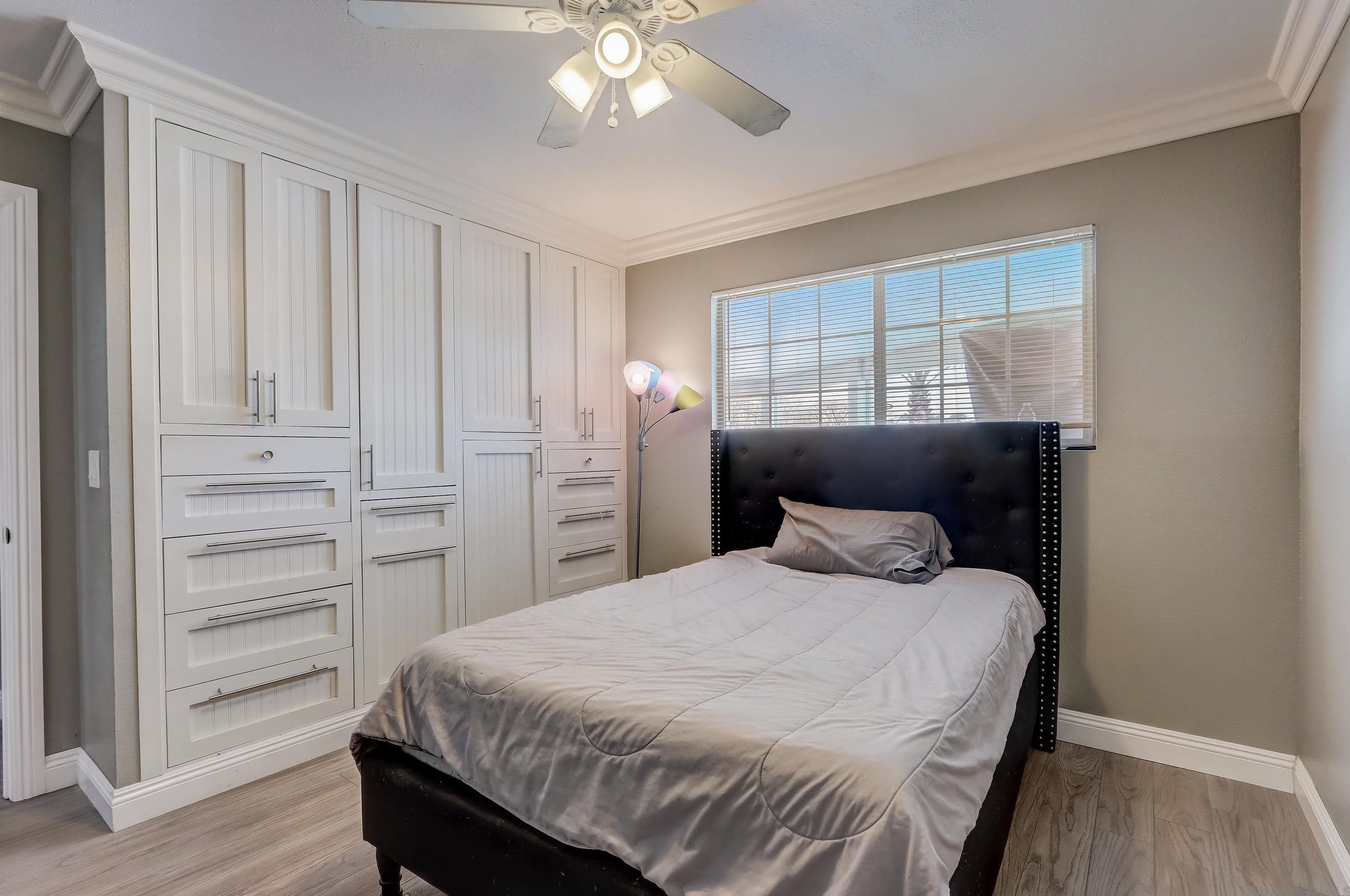 1459 Hilltop Dr, Chula Vista CA  91911-5214 exterior