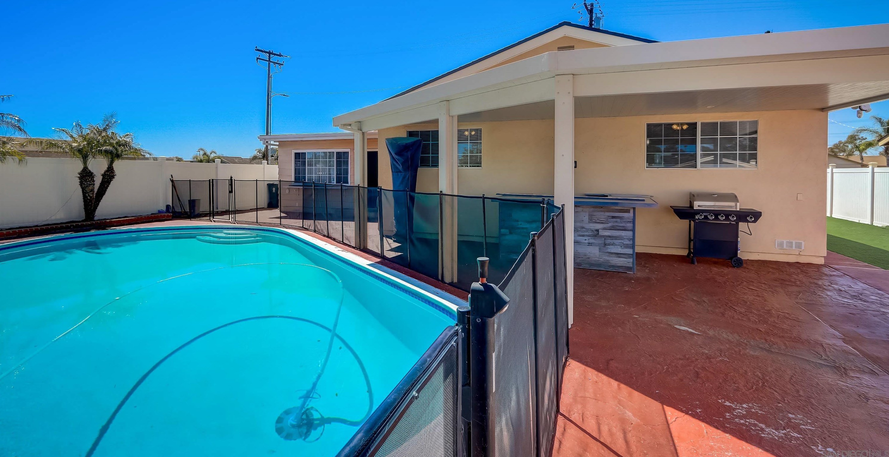 1459 Hilltop Dr, Chula Vista CA  91911-5214 exterior