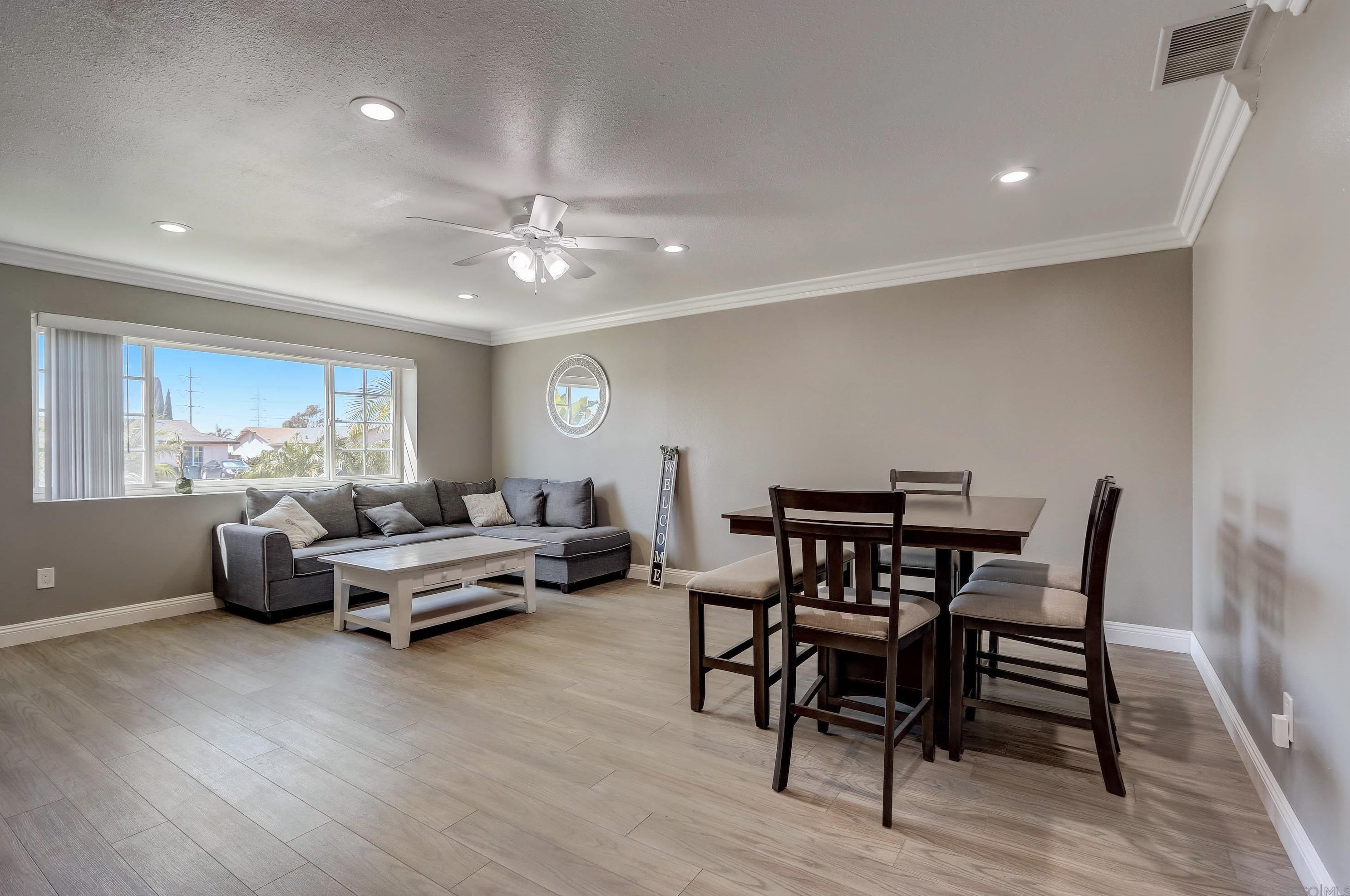 1459 Hilltop Dr, Chula Vista CA  91911-5214 exterior