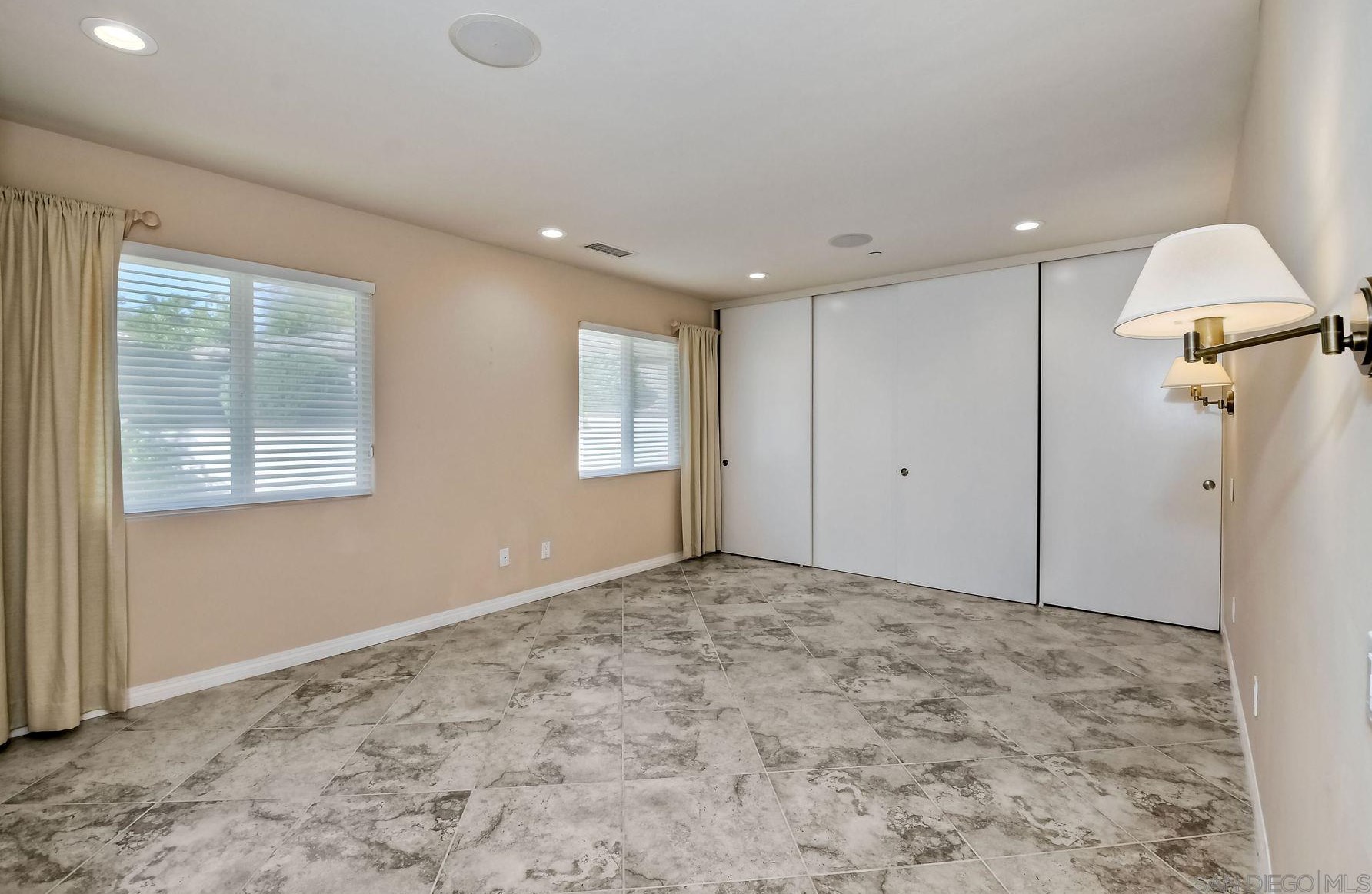 2822 Pasatiempo Gln, Escondido CA  92025-7356 exterior