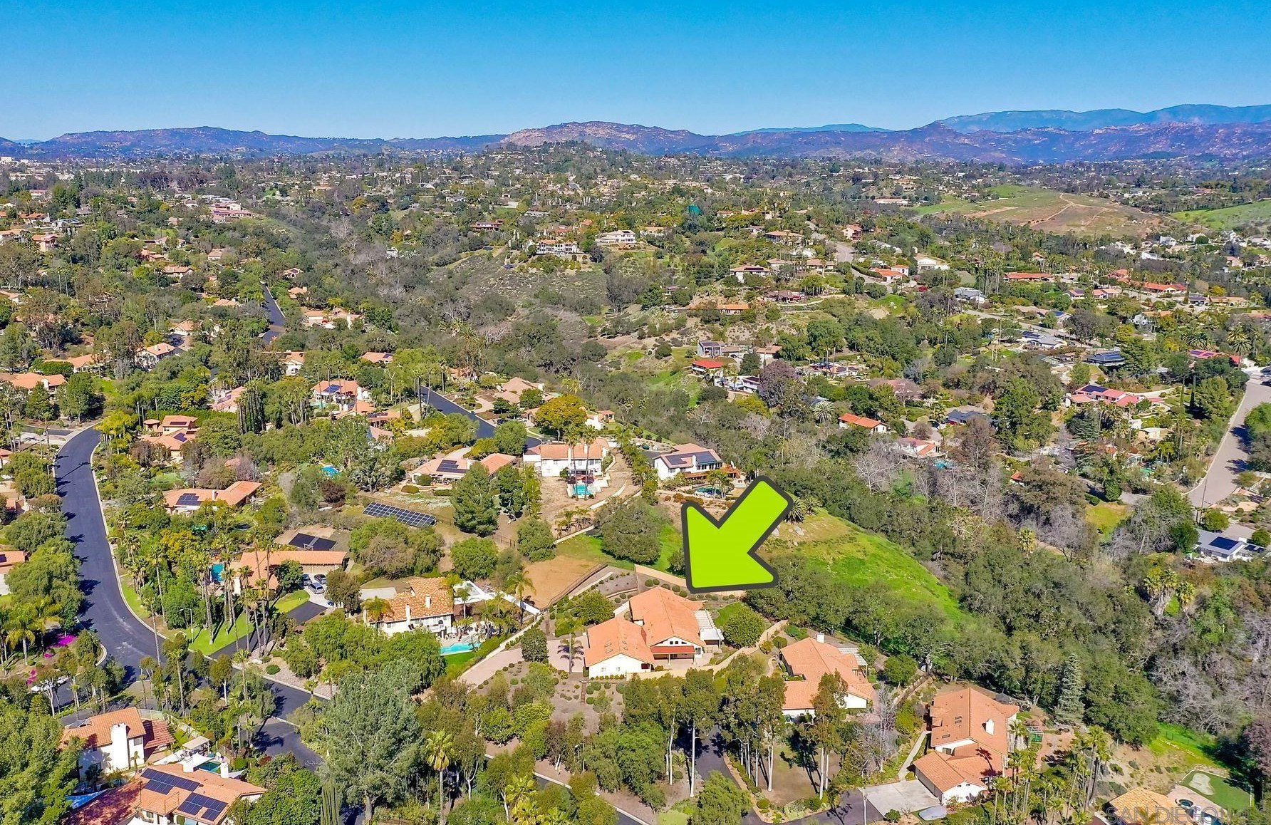 2822 Pasatiempo Gln, Escondido CA  92025-7356 exterior