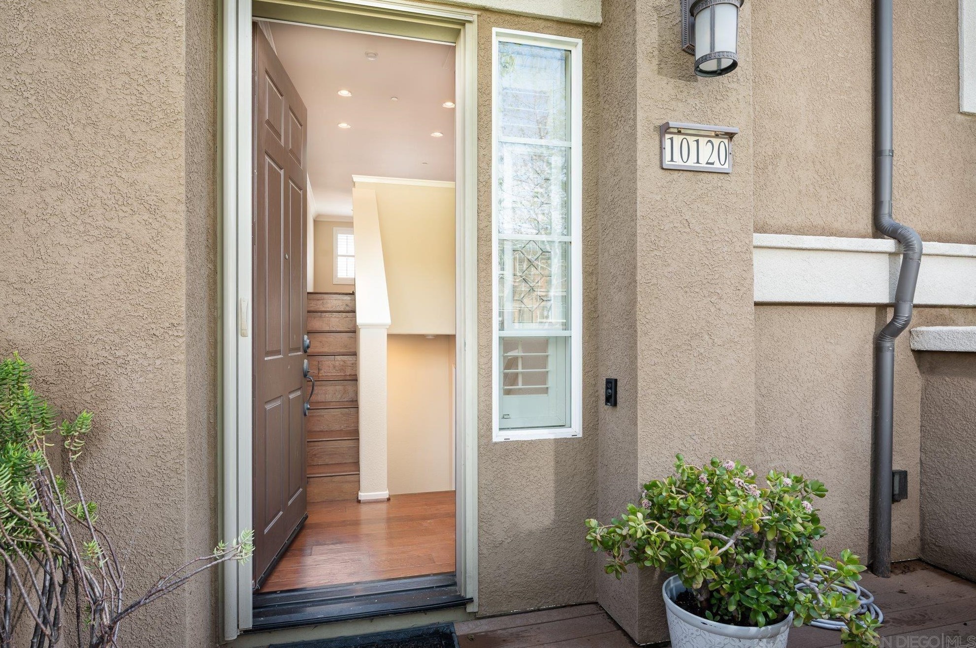 10120 Star Magnolia Ln, Santee CA  92071-7217 exterior