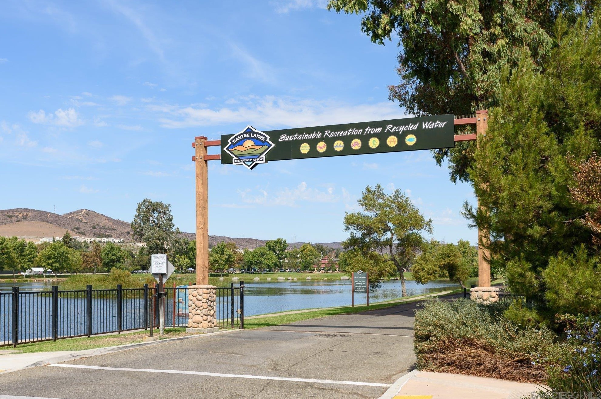 10120 Star Magnolia Ln, Santee CA  92071-7217 exterior