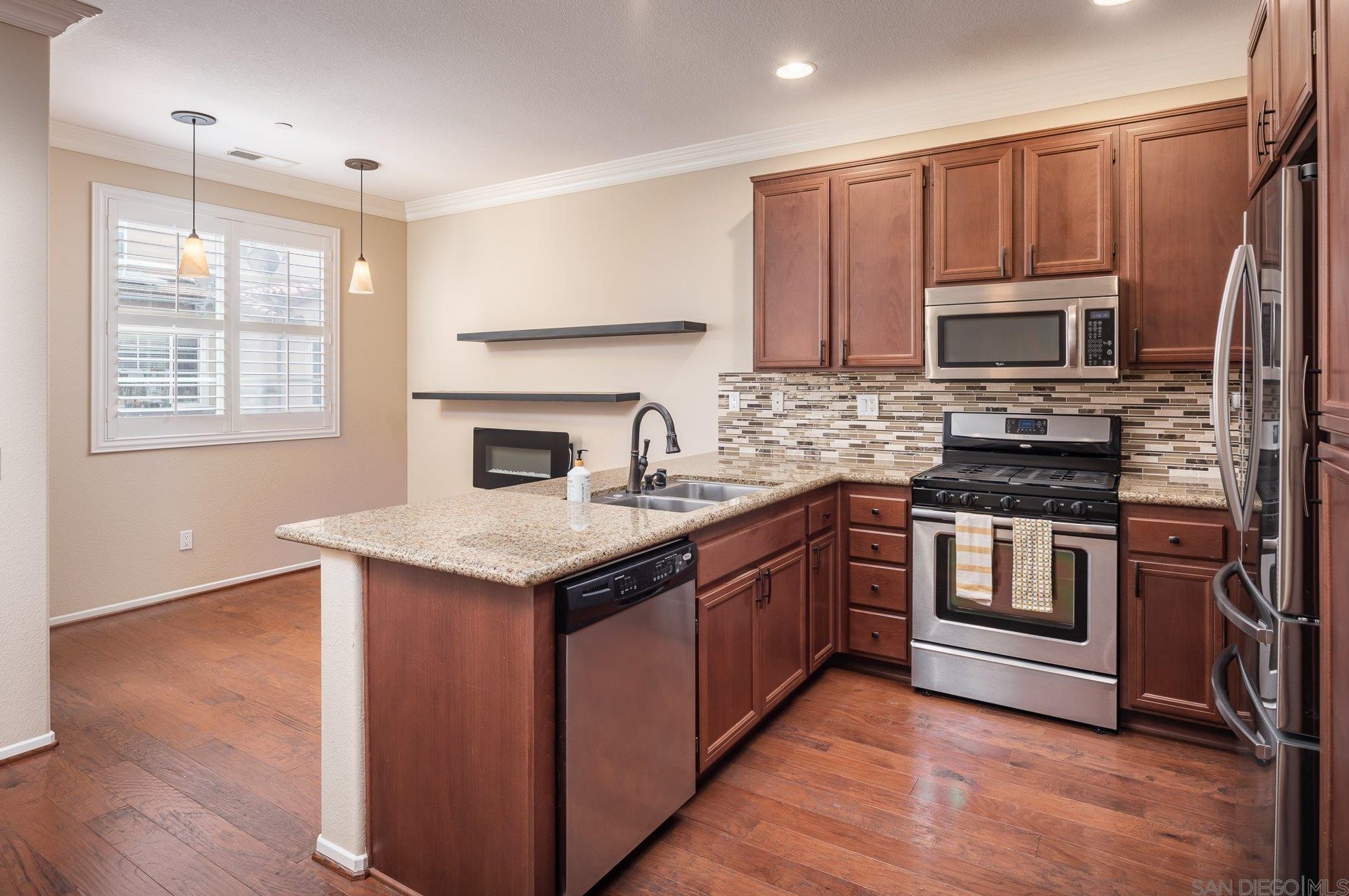 10120 Star Magnolia Ln, Santee CA  92071-7217 exterior