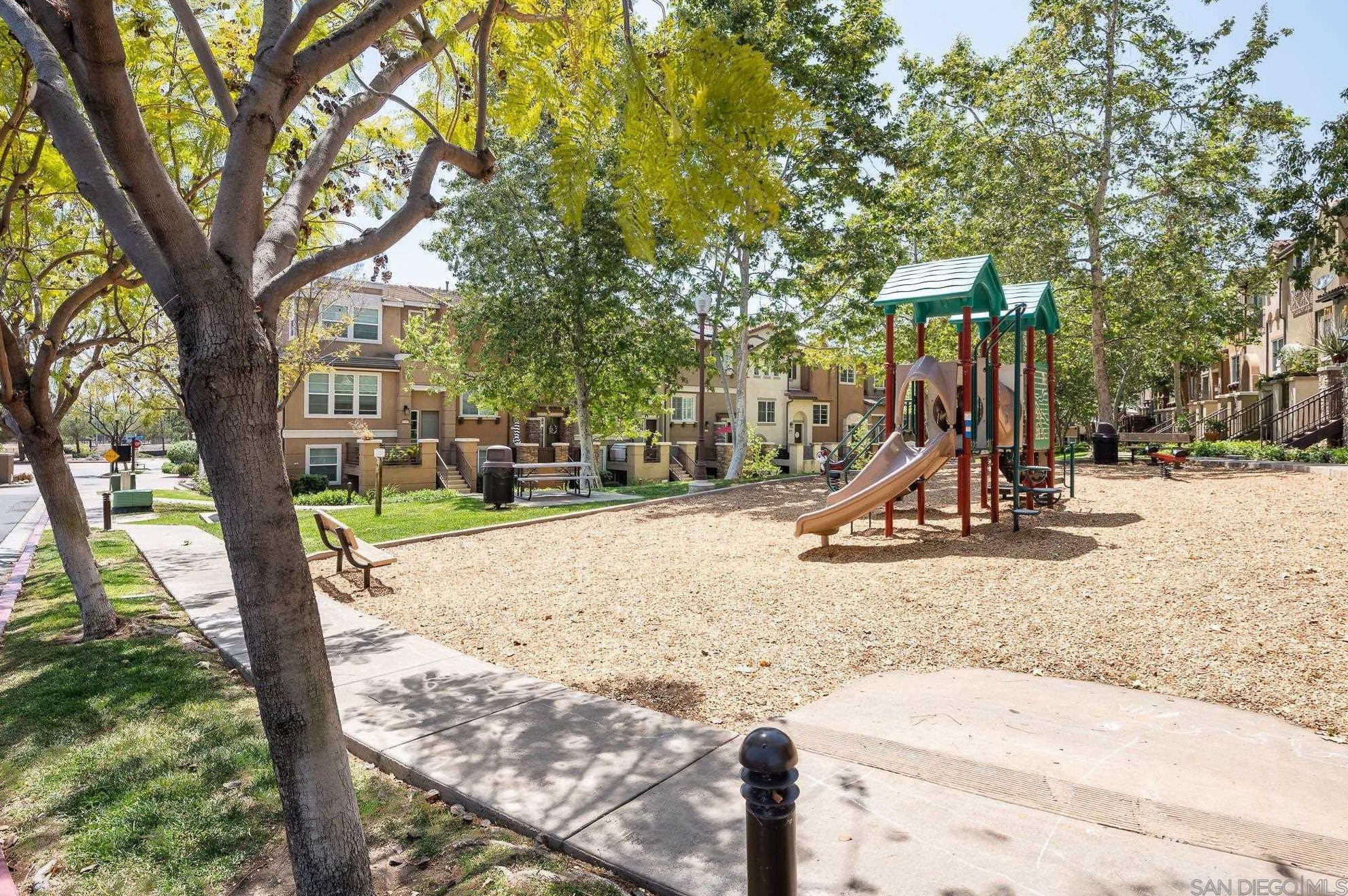 10120 Star Magnolia Ln, Santee CA  92071-7217 exterior