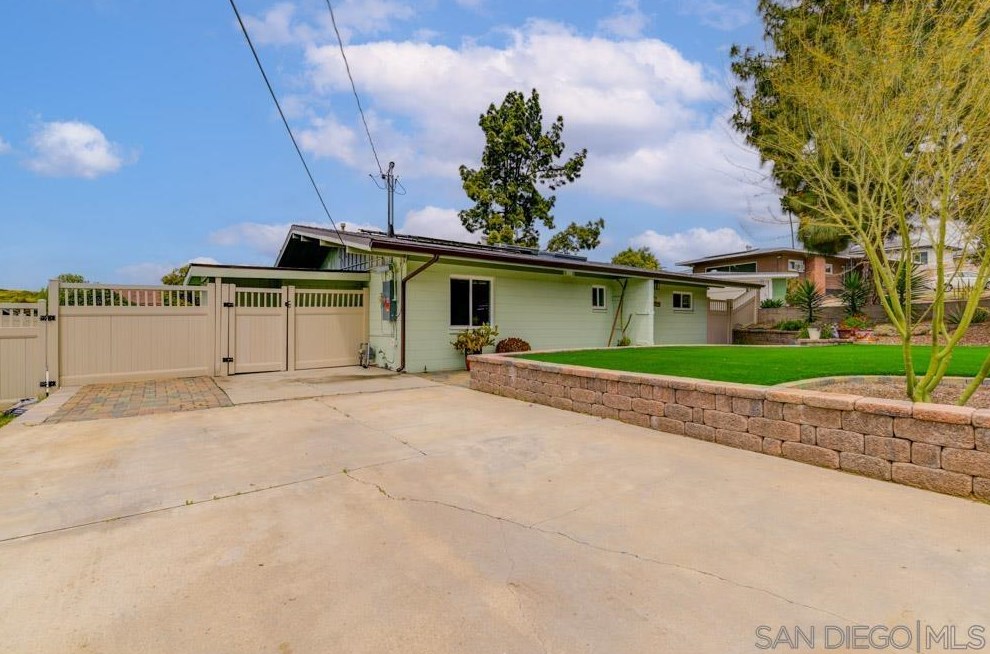 6520 Macarthur Dr, Lemon Grove, CA 91945