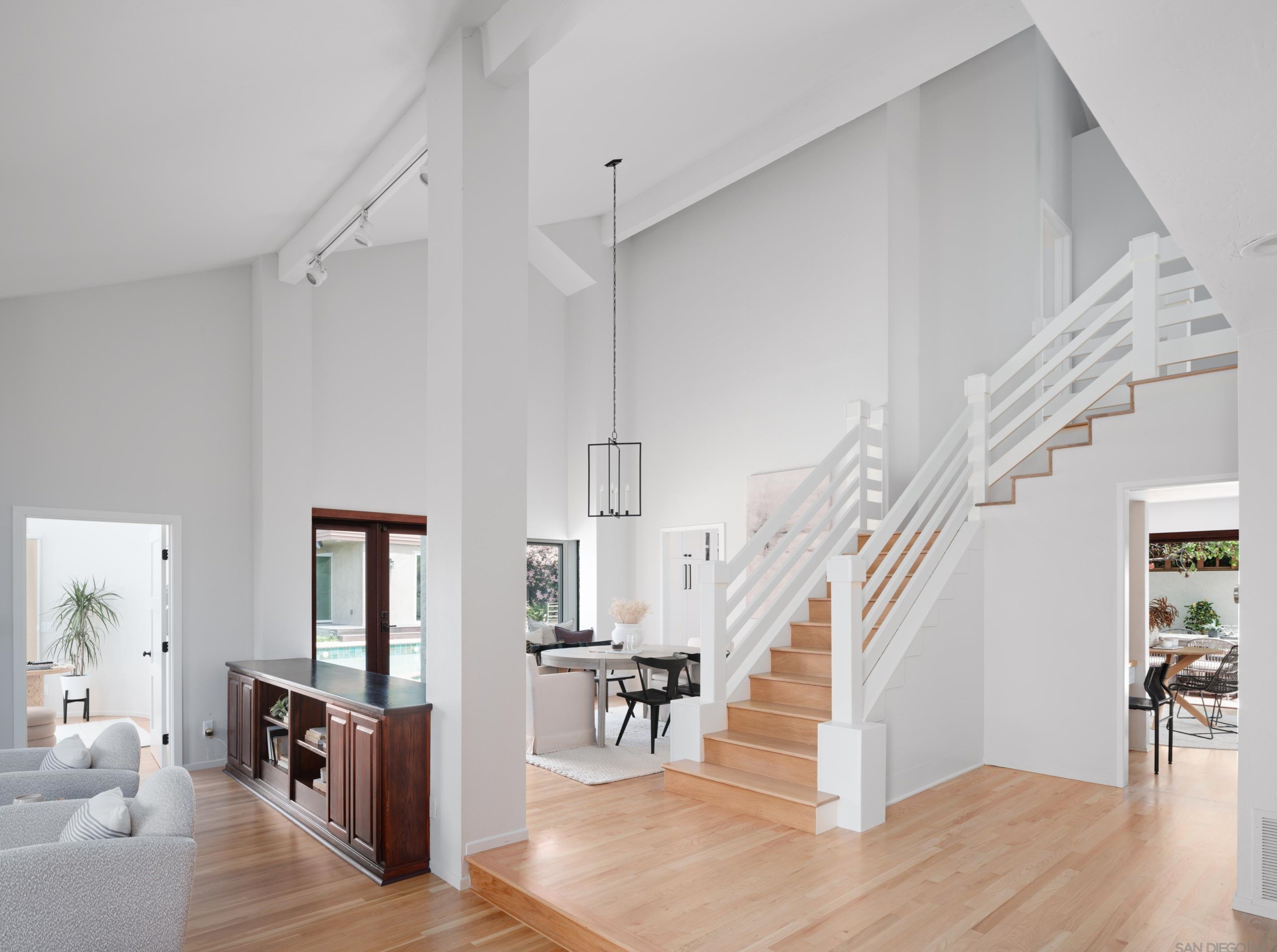 1048 Via Mil Cumbres, Solana Beach, CA 92075
