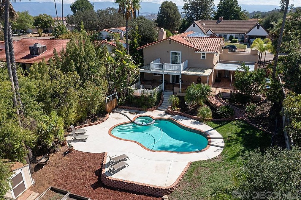 10732 Meadow Glen Way, Escondido CA  92026-6924 exterior