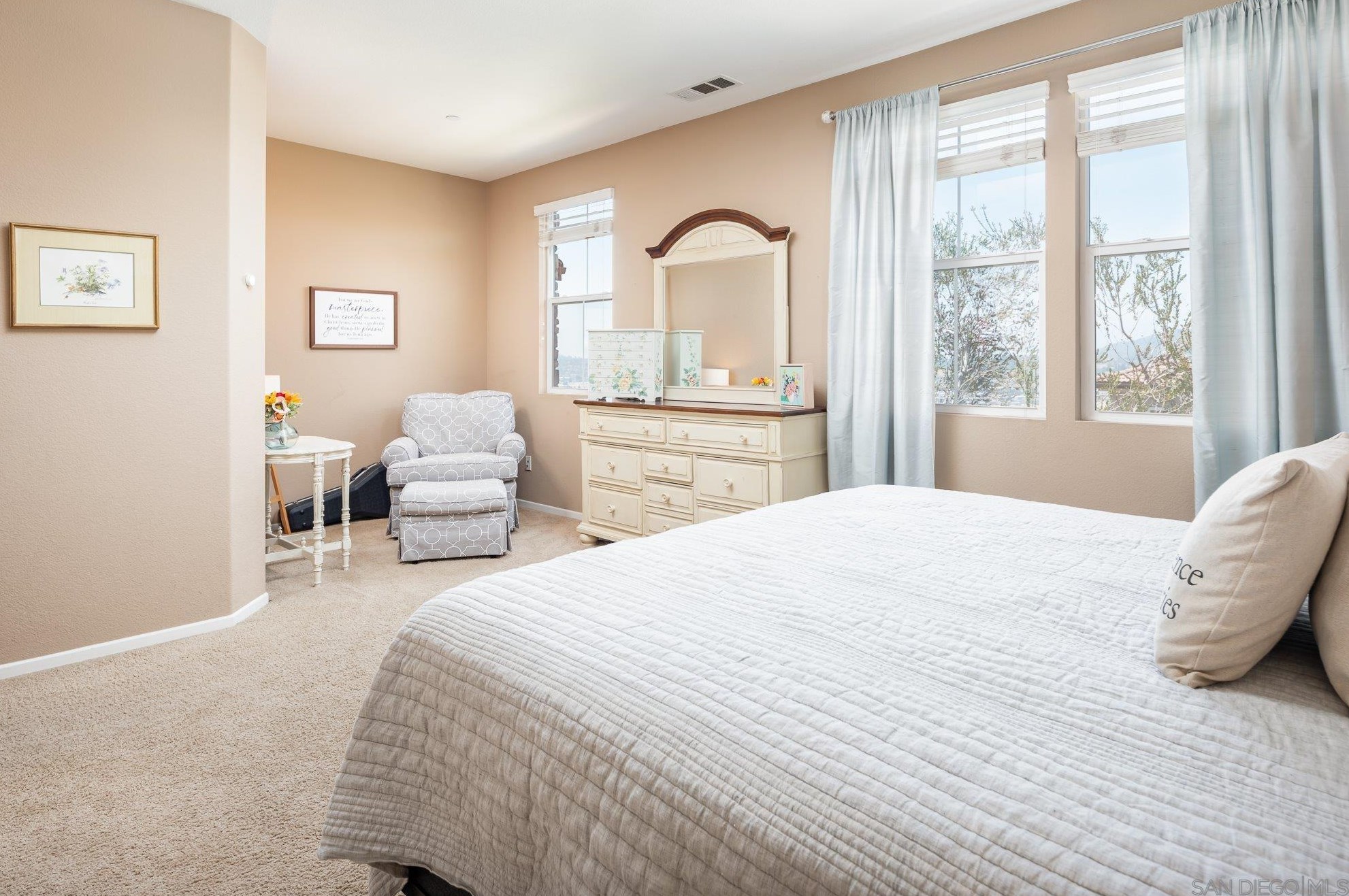 2011 Montilla St, Santee CA  92071-5624 exterior