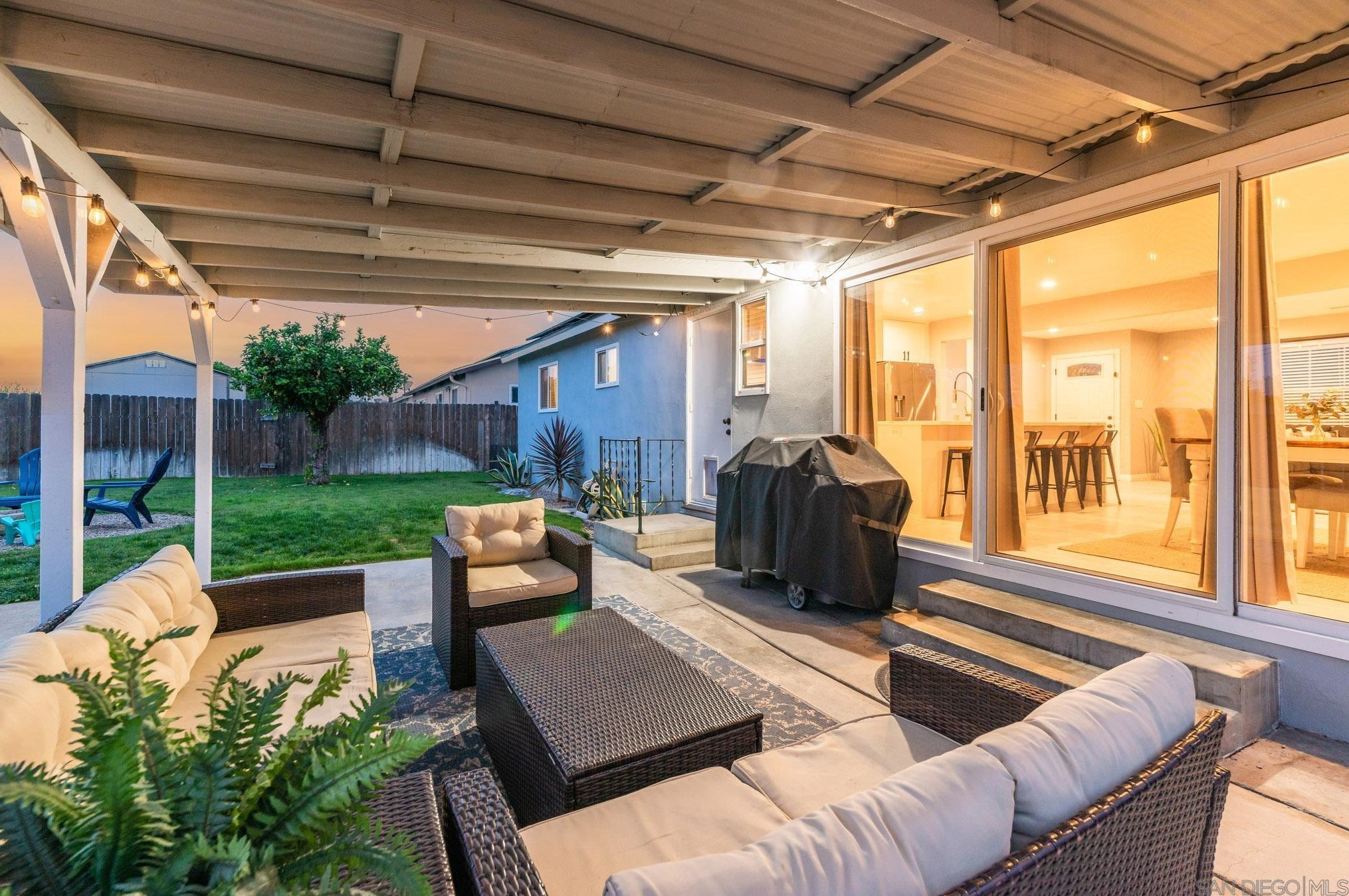 9027 Frederick St, Spring Valley CA  91977-5606 exterior