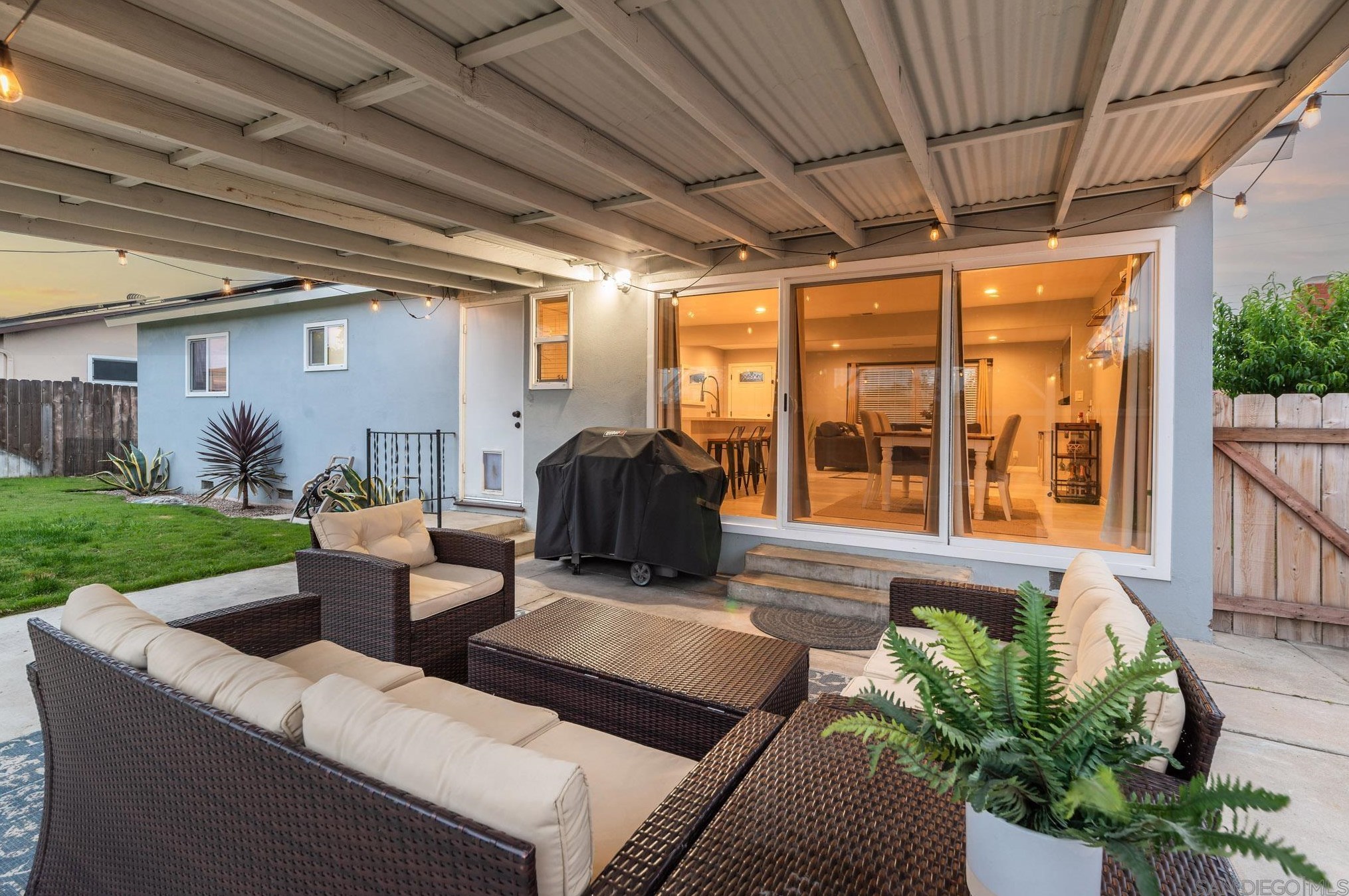 9027 Frederick St, Spring Valley CA  91977-5606 exterior